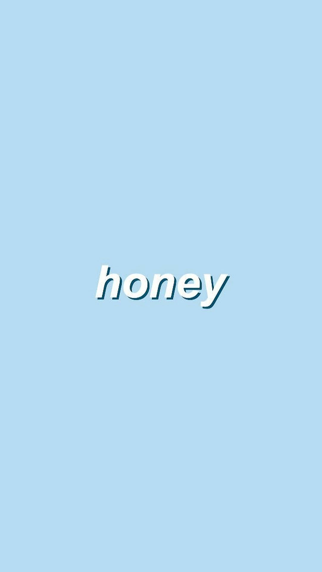 單詞 honey 以白色3D風格文字顯示在淺藍色背景上。