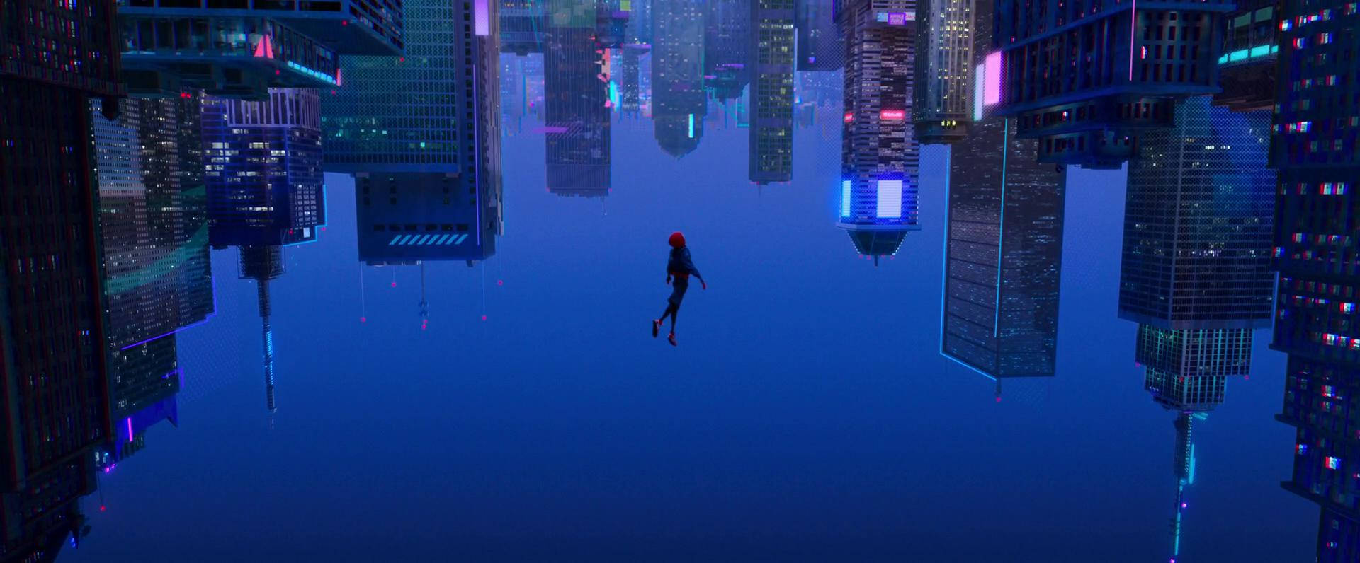 一個戴著紅色頭盔的人夜晚漂浮在鏡像城市之上。