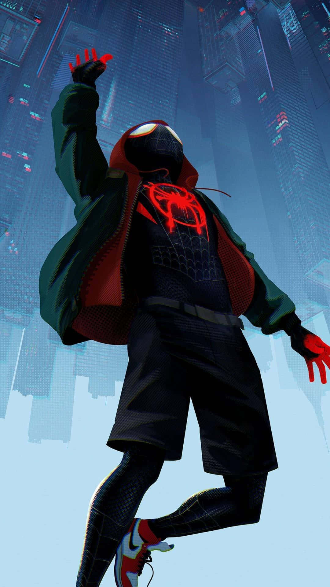 Miles Morales 動漫 桌布 壁紙 — 蜘蛛俠 麥爾斯·莫拉利斯在閃爍的霓虹城市景觀和 towering 摩天大樓中動態跳躍。