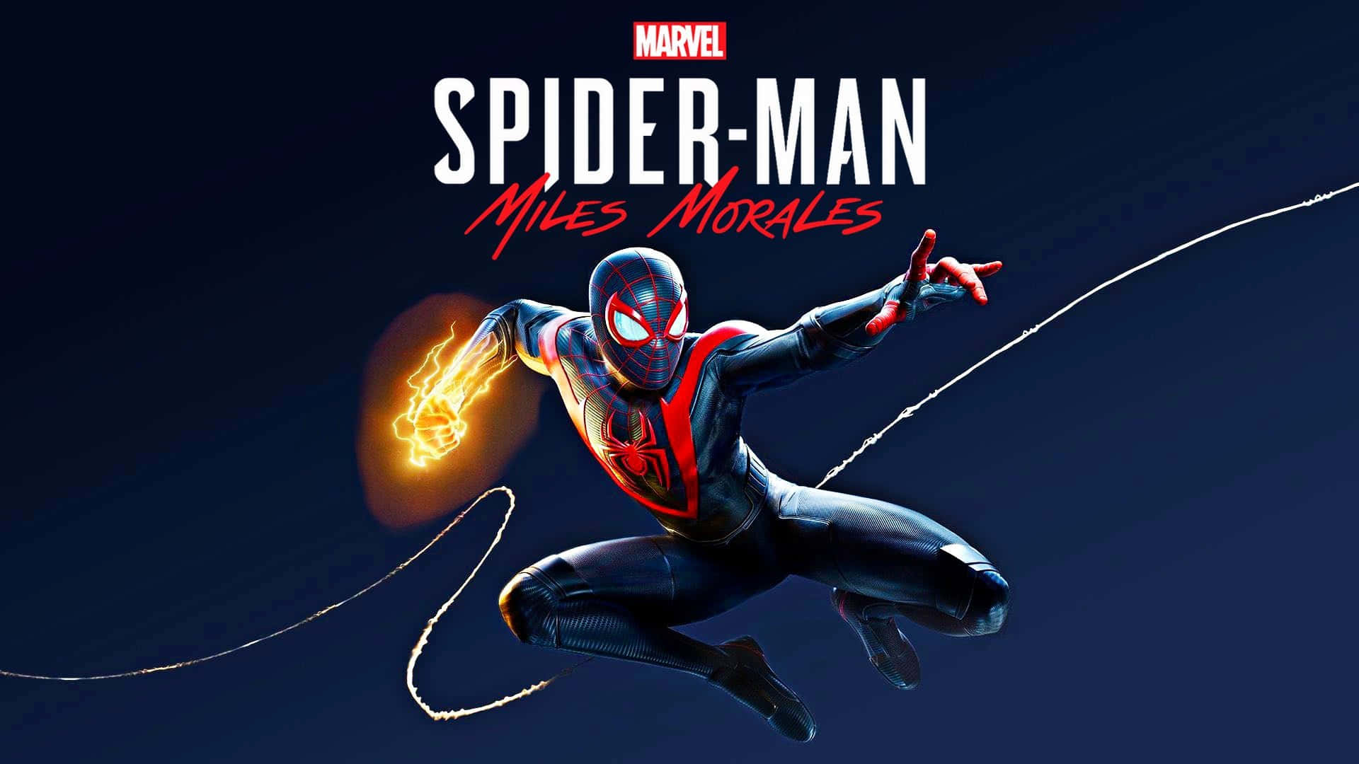 Miles Morales 動漫 桌布 壁紙 — 蜘蛛俠 麥爾斯·莫拉萊斯 在深藍色夜空中動態擺盪，帶有發光的蛛網線條和手中噴出的火焰能量爆炸。