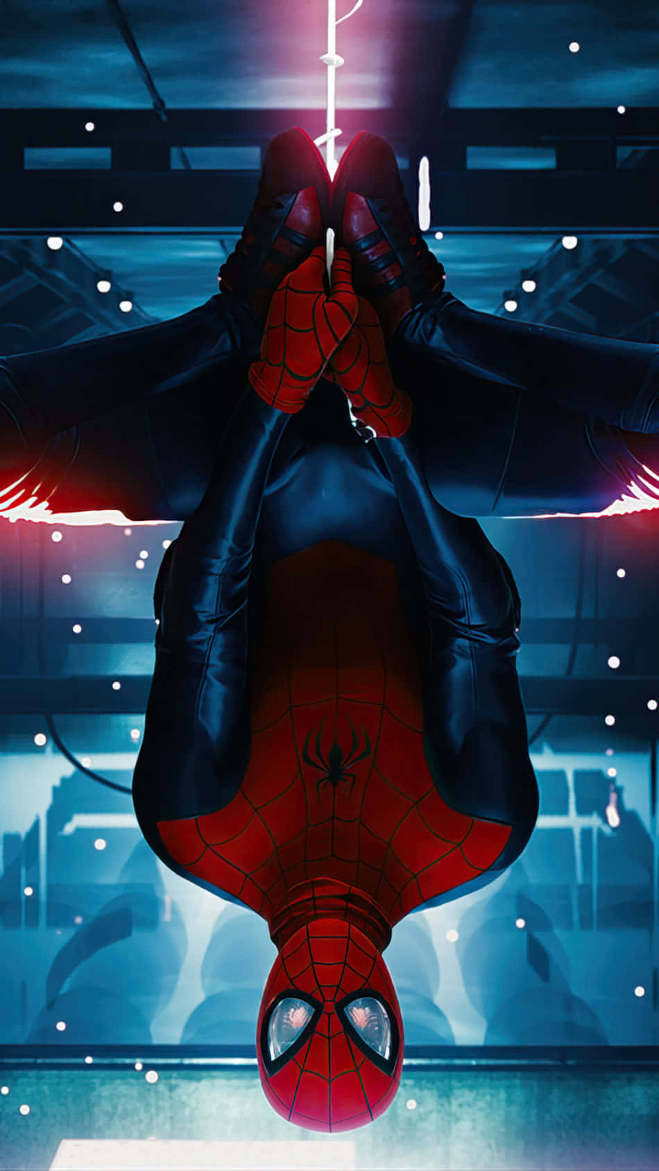 Miles Morales 動漫 桌布 壁紙 — 蜘蛛俠倒掛在黑暗未來城市景觀的天花板橫樑上，周圍有發光的燈光。