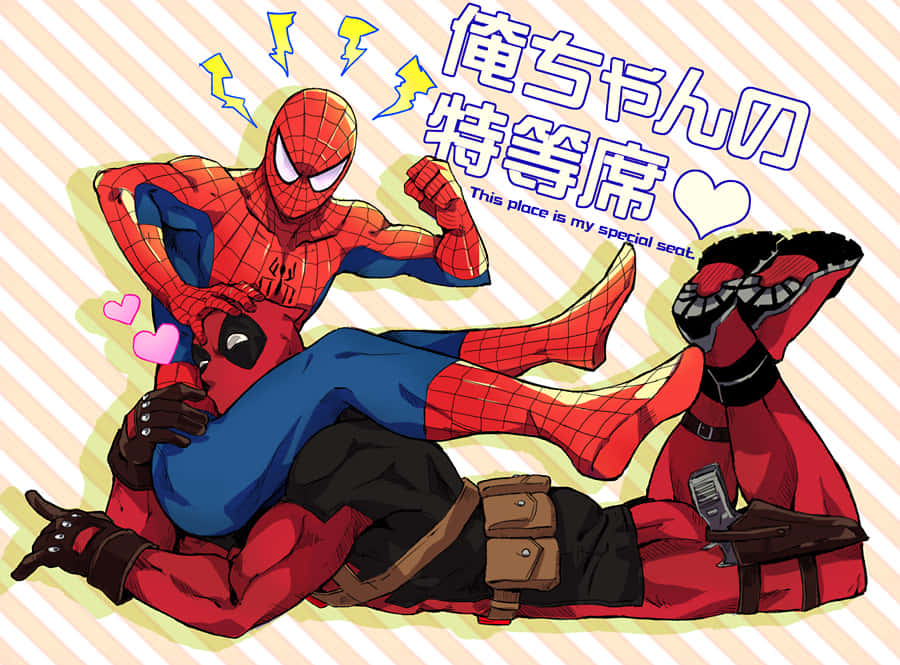 Deadpool And Spiderman 桌布 壁紙 — 蜘蛛俠勝利地坐在斜倚的死侍身上，背景是條紋圖案，帶有心形和日文字句。