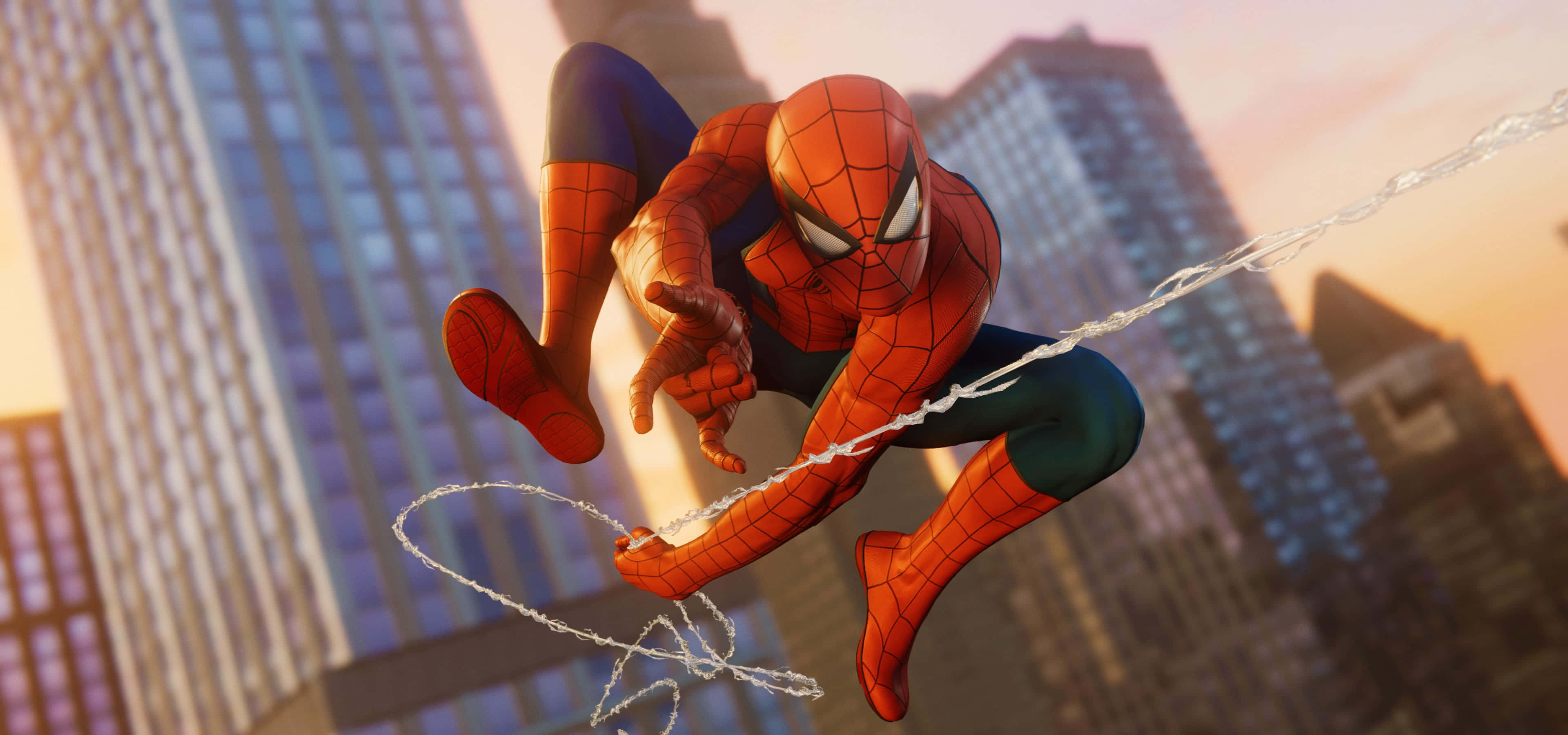 Spider-man Web Slinging 桌布 壁紙 — 蜘蛛俠在日落時分穿梭於城市天際線，身後拖著蜘蛛絲，映襯著高聳的摩天大樓。