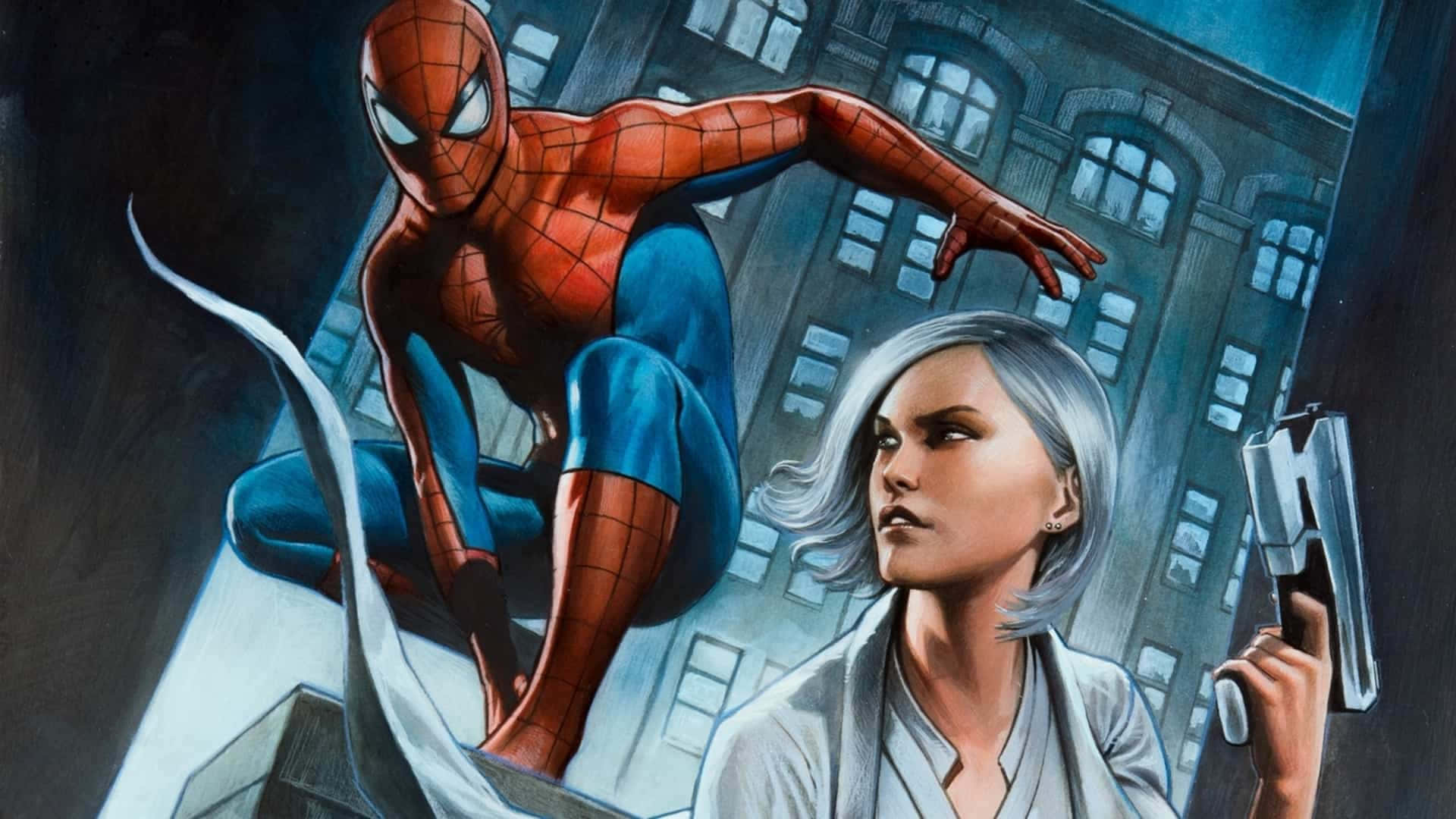 Silver Sable 桌布 壁紙 — 蜘蛛俠在雨中城市景觀中擺盪，而一位銀髮女子手持槍枝，在發光的窗戶背景下準備行動。