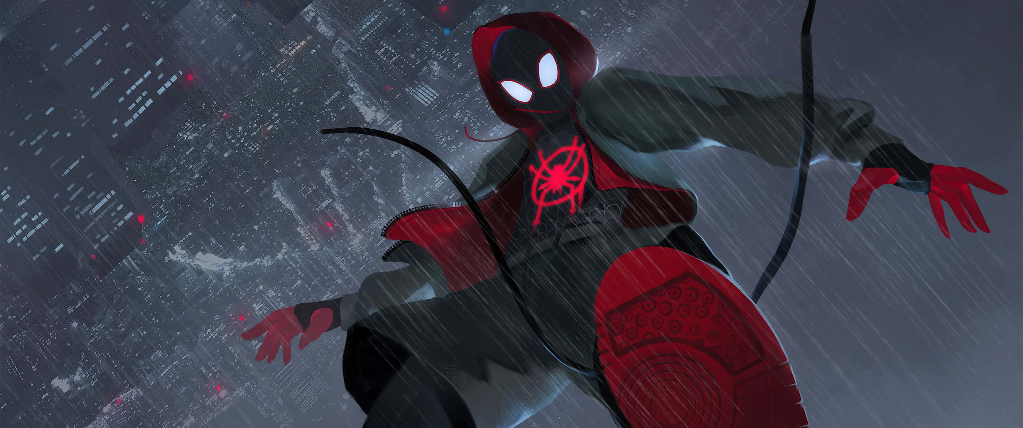 Spider-man Web Slinging 桌布 壁紙 — 蜘蛛俠穿著紅黑色戰衣，在雨中城市景觀中擺盪，眼睛發光，蜘蛛絲線條映襯著黑暗建築物。