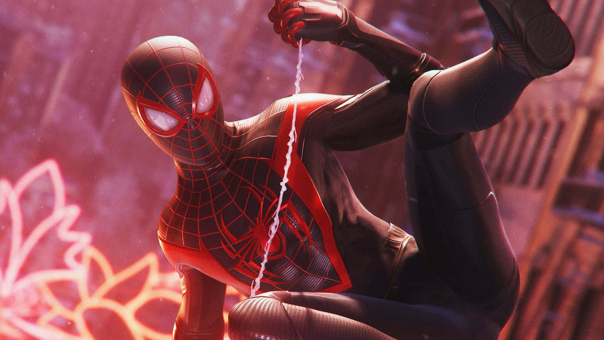 Superhero Video Games 桌布 壁紙 — 蜘蛛俠穿著黑色和紅色的戰衣，在霓虹燈閃爍的粉紅色城市背景下動態擺盪。