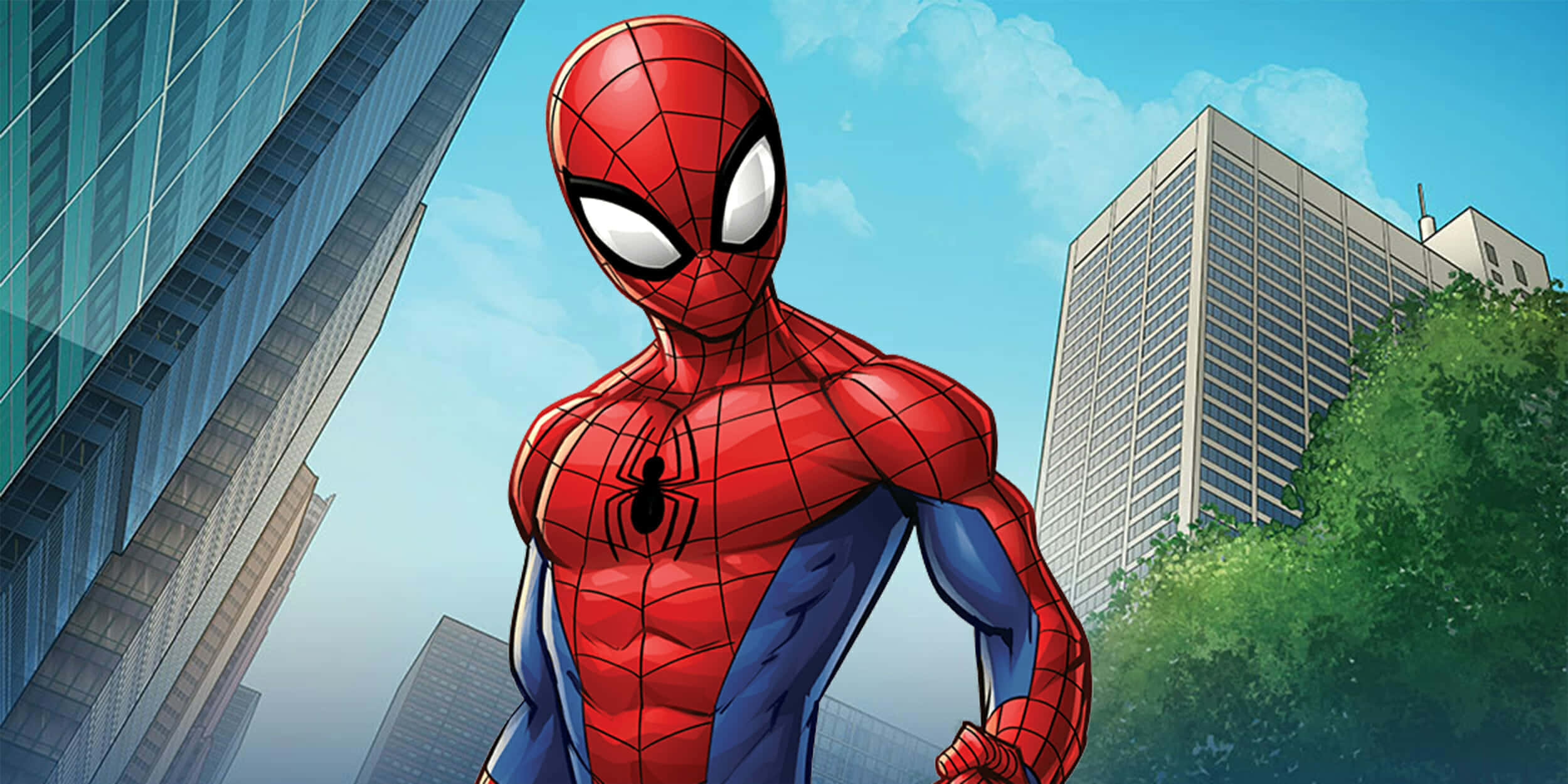 Hero 桌布 壁紙 — 蜘蛛俠英勇地站在充滿活力的城市景觀中，高聳的摩天大樓和茂密的綠樹在晴朗的藍天下。