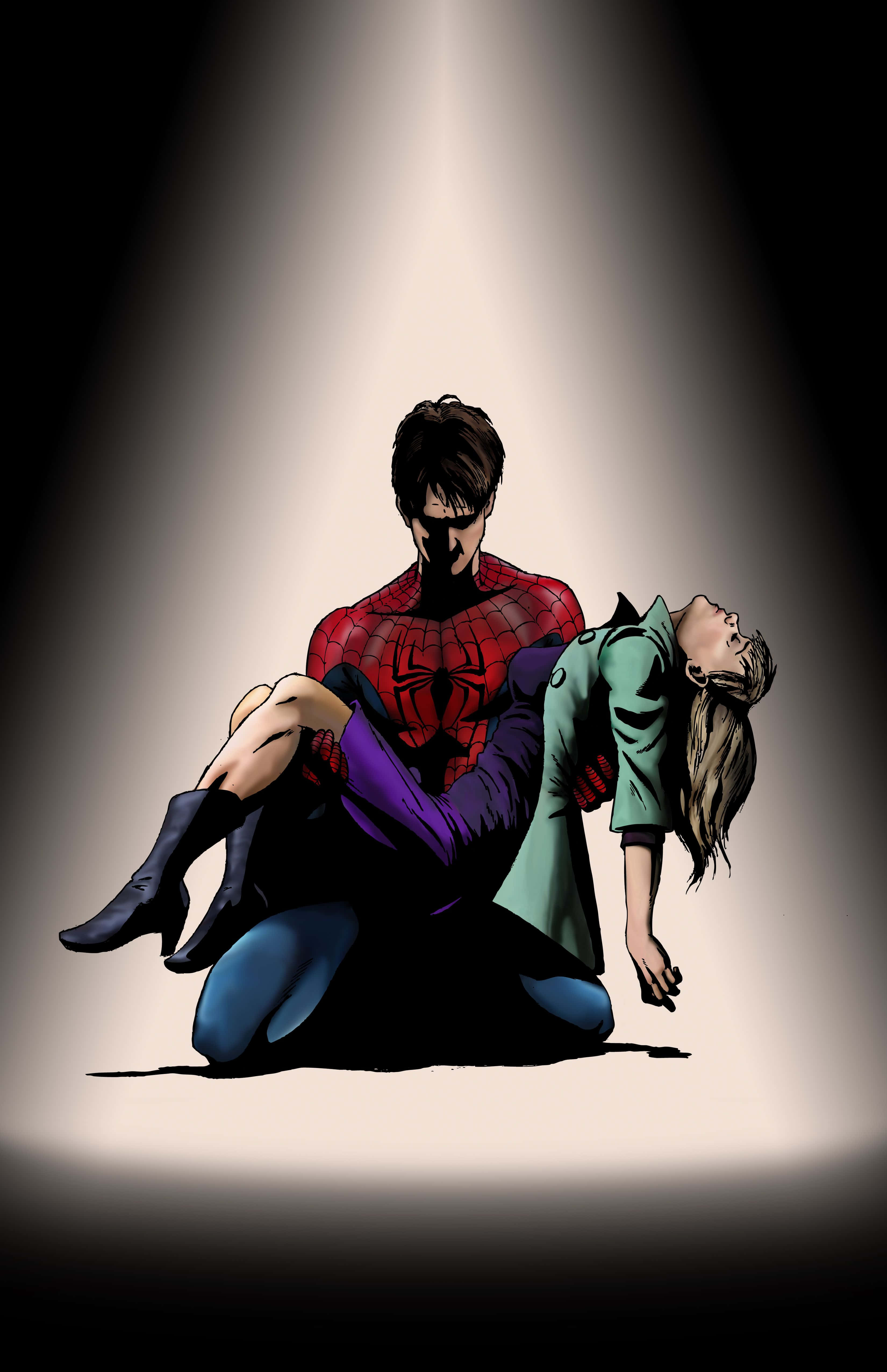 Gwen Stacy 桌布 壁紙 — 蜘蛛俠跪在聚光燈下，抱著一名身穿綠色外套、失去知覺的女子，背景漆黑。