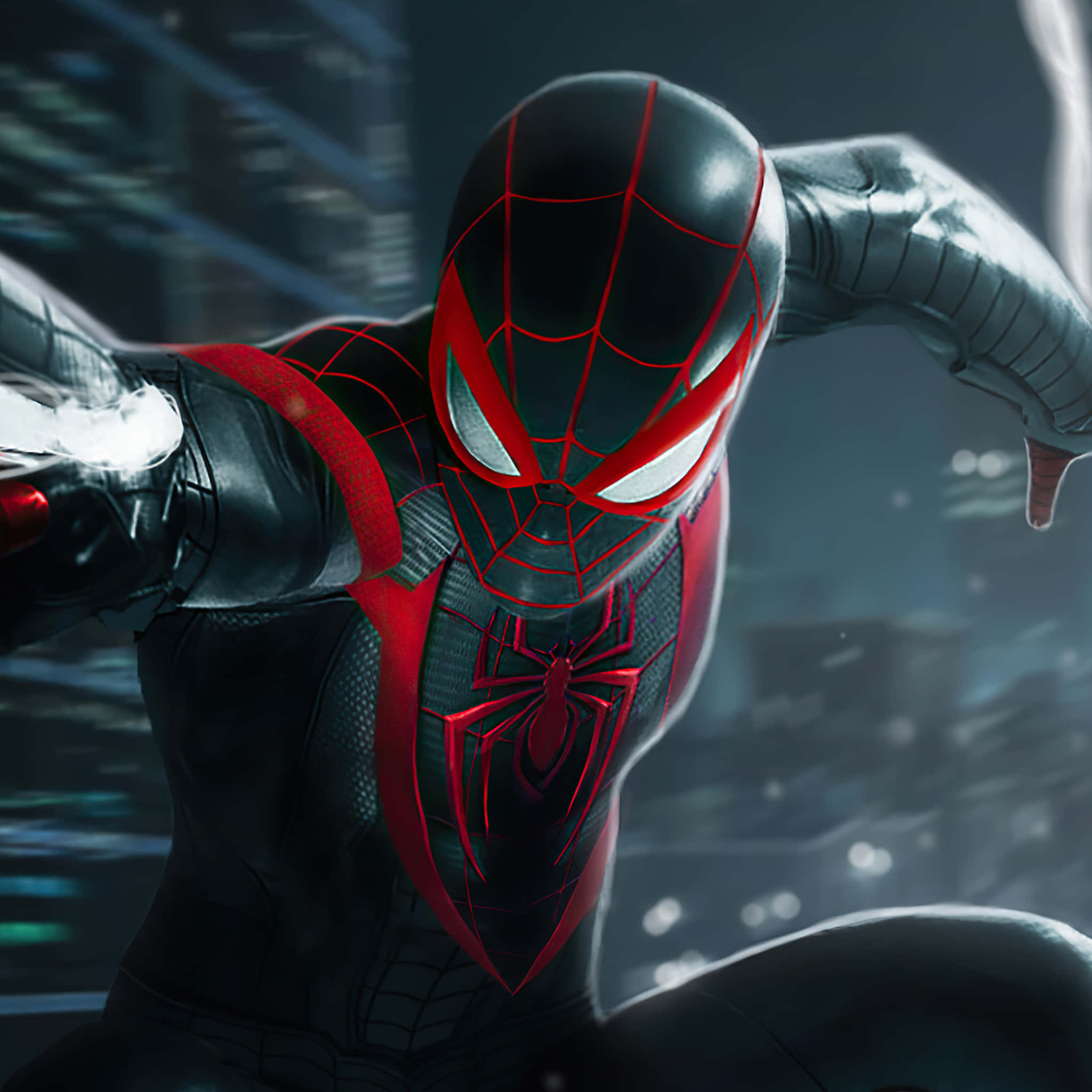 Ultimate Spider-man 桌布 壁紙 — 蜘蛛俠身穿黑色和紅色戰衣，在夜晚模糊的城市景觀中動態蹲伏。