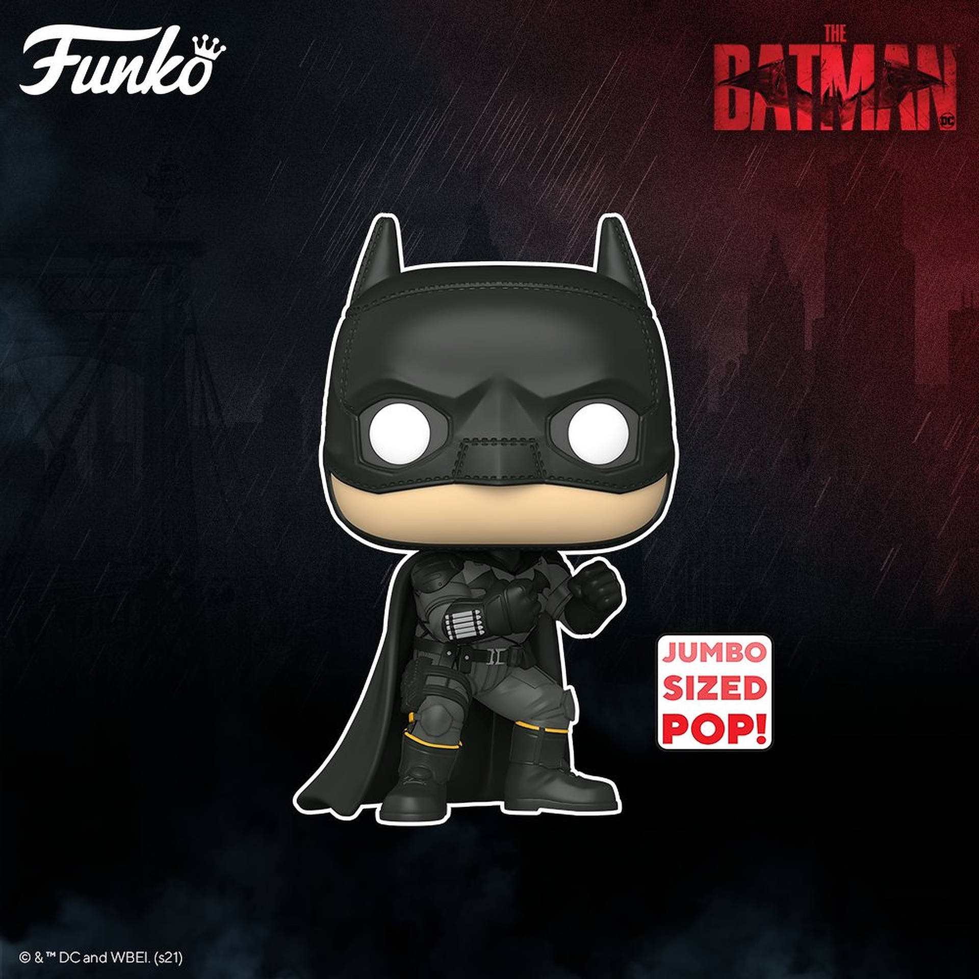 雨中高譚市背景中的蝙蝠俠 Funko Pop 人偶。 — 蝙蝠俠 2022 壁紙
