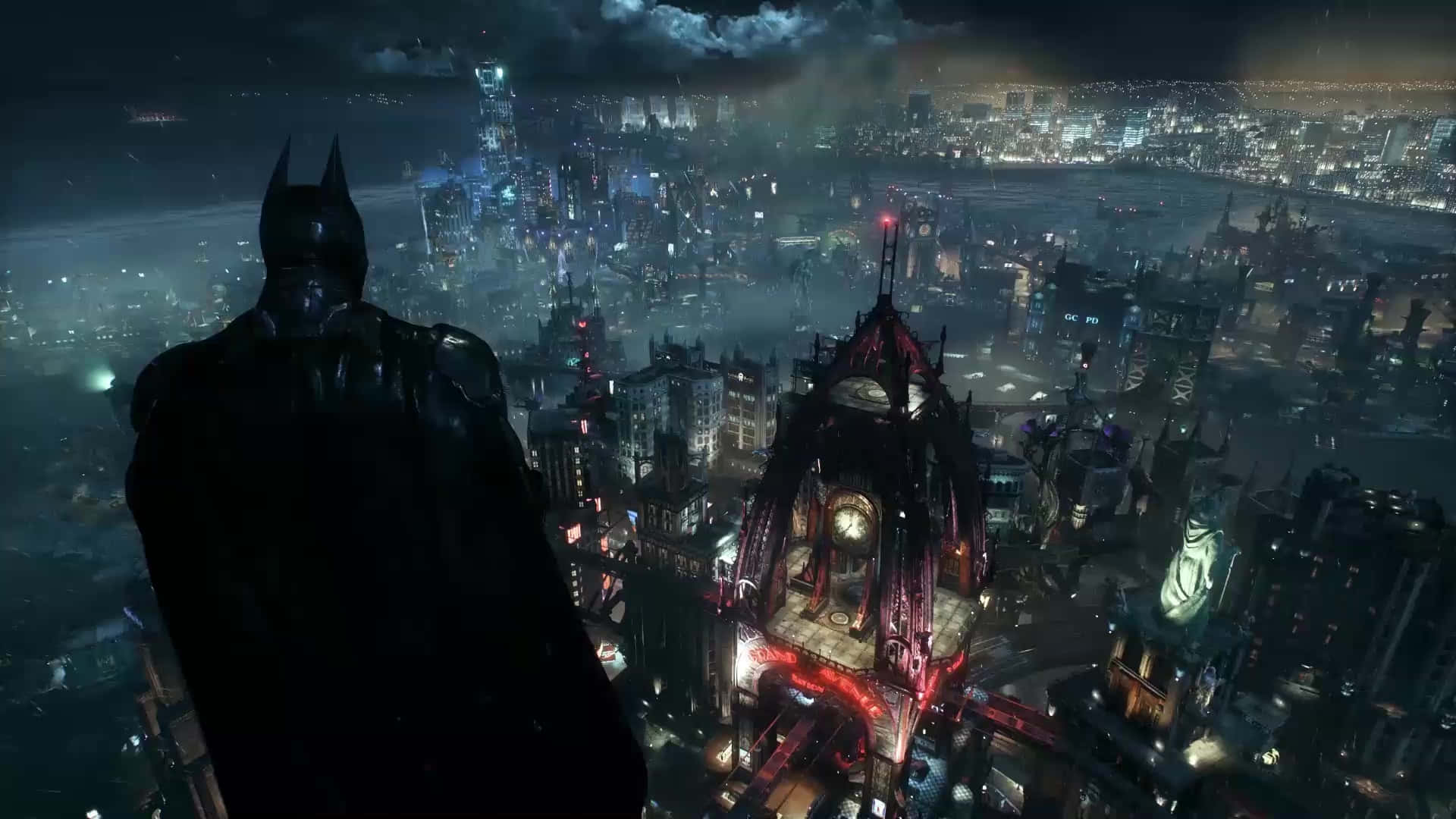 Gotham City 桌布 壁紙 — 蝙蝠俠以剪影姿態站在摩天大樓頂端，俯瞰夜間高譚市霓虹燈閃爍、雨水浸濕的街道。