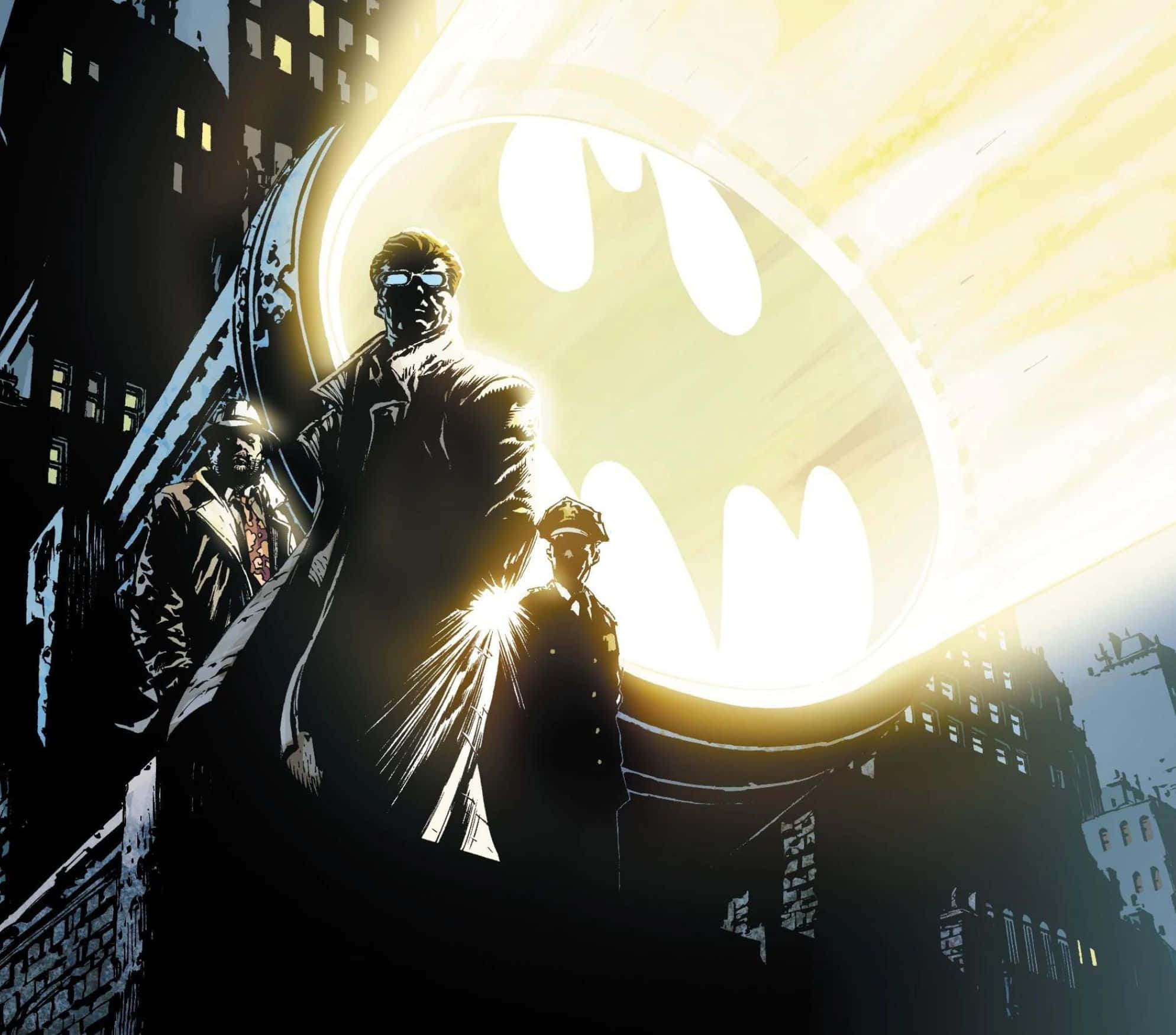 Bat Signal 桌布 壁紙 — 蝙蝠俠在發光的蝙蝠標誌襯托下形成剪影，兩名男子在夜間黑色電影風格的城市景觀中站在他兩側。