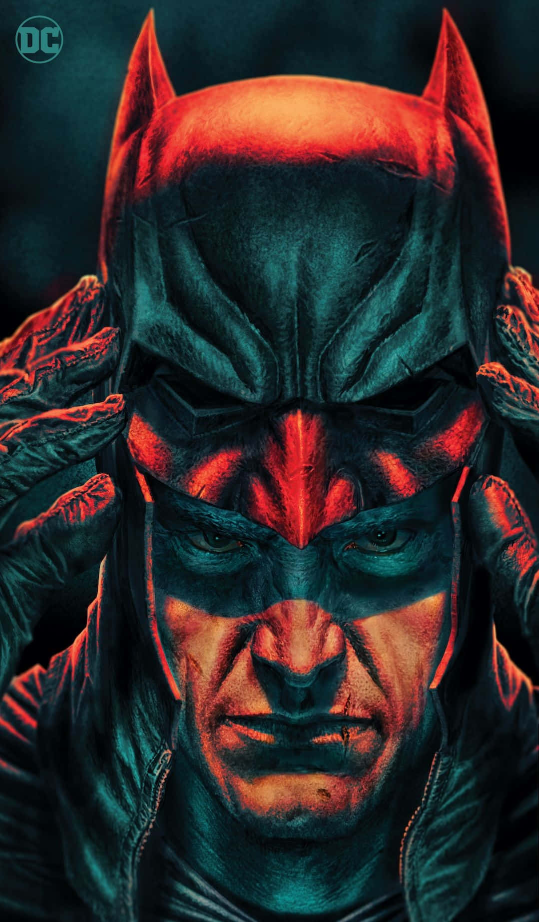Batman The New 52 桌布 壁紙 — 蝙蝠俠戴住手套嘅手抓住頭罩，喺紅色同藍綠色燈光下展現出強烈嘅表情。