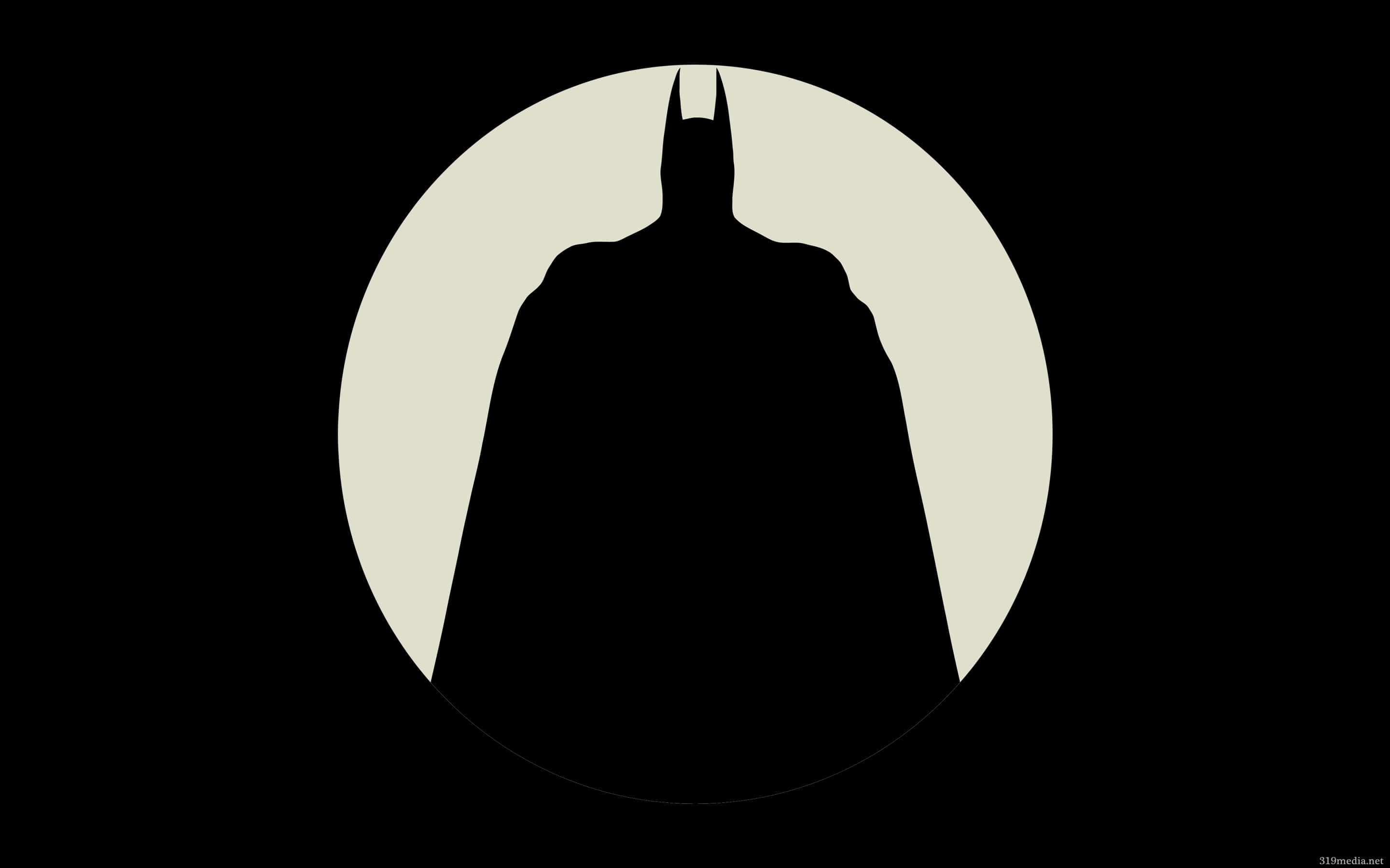 Shadow Of The Bat 桌布 壁紙 — 蝙蝠俠的剪影在黑色背景上，襯著一個蒼白的圓形月亮背景高高聳立。