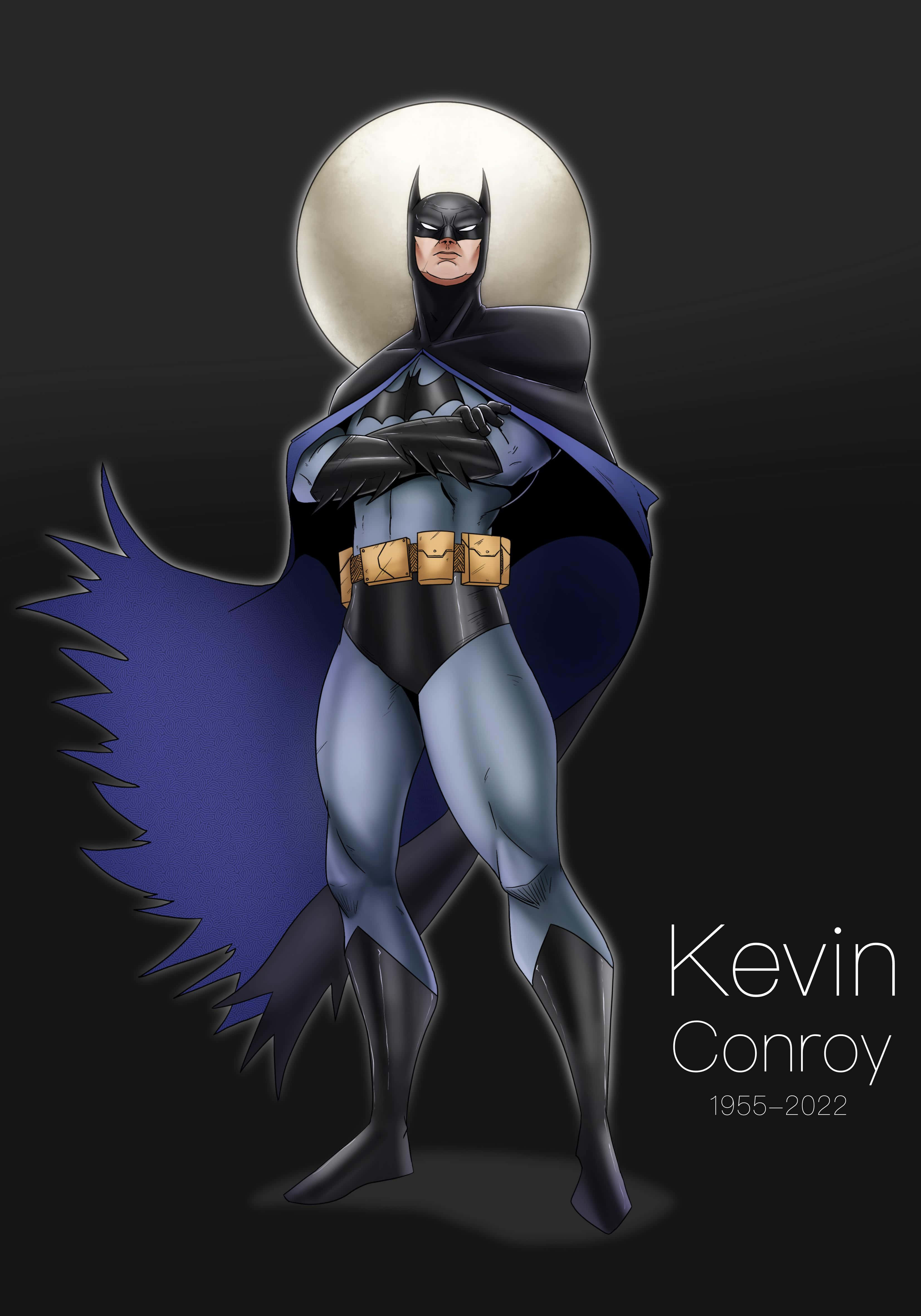 Kevin Conroy 桌布 壁紙 — 蝙蝠俠自信地交叉雙臂站在滿月下，披風在黑暗背景中戲劇性地飄揚。
