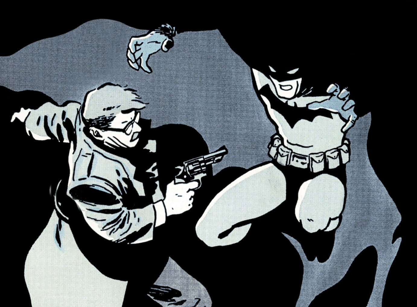 Batman Year One 桌布 壁紙 — 蝙蝠俠躍起對抗一名穿著風衣、手持手槍瞄準的男子，採用高對比漫畫風格。