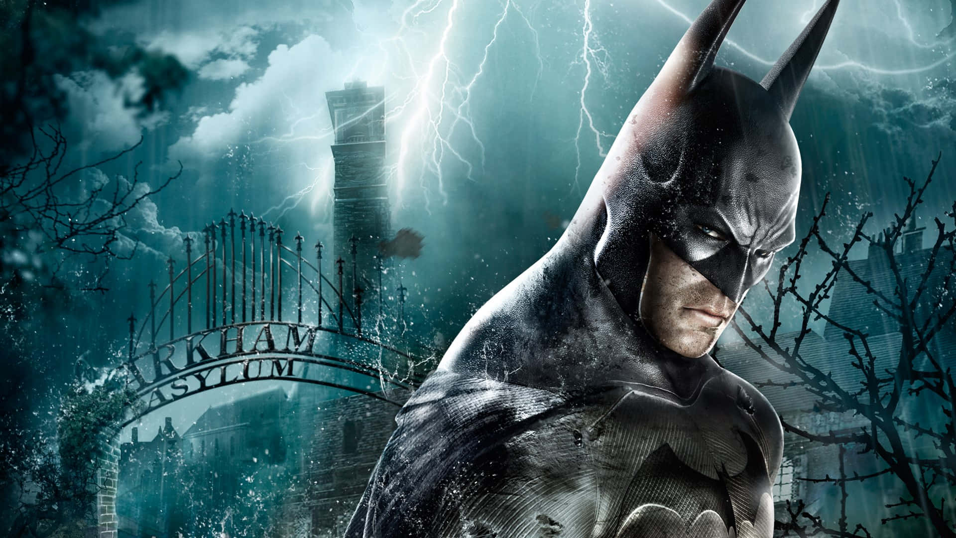 Arkham Asylum 桌布 壁紙 — 蝙蝠俠陰沉地站在阿卡漢瘋人院的哥德式大門前，暴風雨的天空下，閃電照亮了他裝甲的身影。