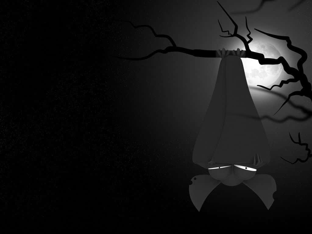 蝙蝠翱翔於夜空 壁紙 — 一個發光眼睛的鬼影掛在光禿禿的樹枝上，背景是滿月，單色調。