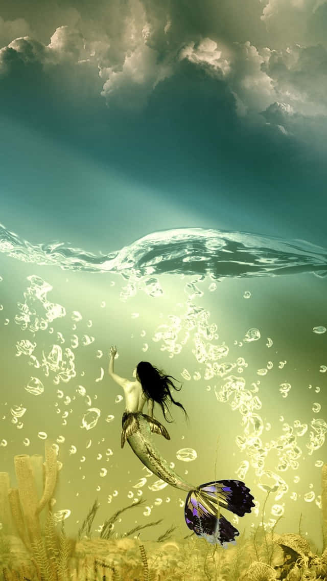 一條擁有蝴蝶尾巴的美人魚，穿過發光的水域向天空升起。