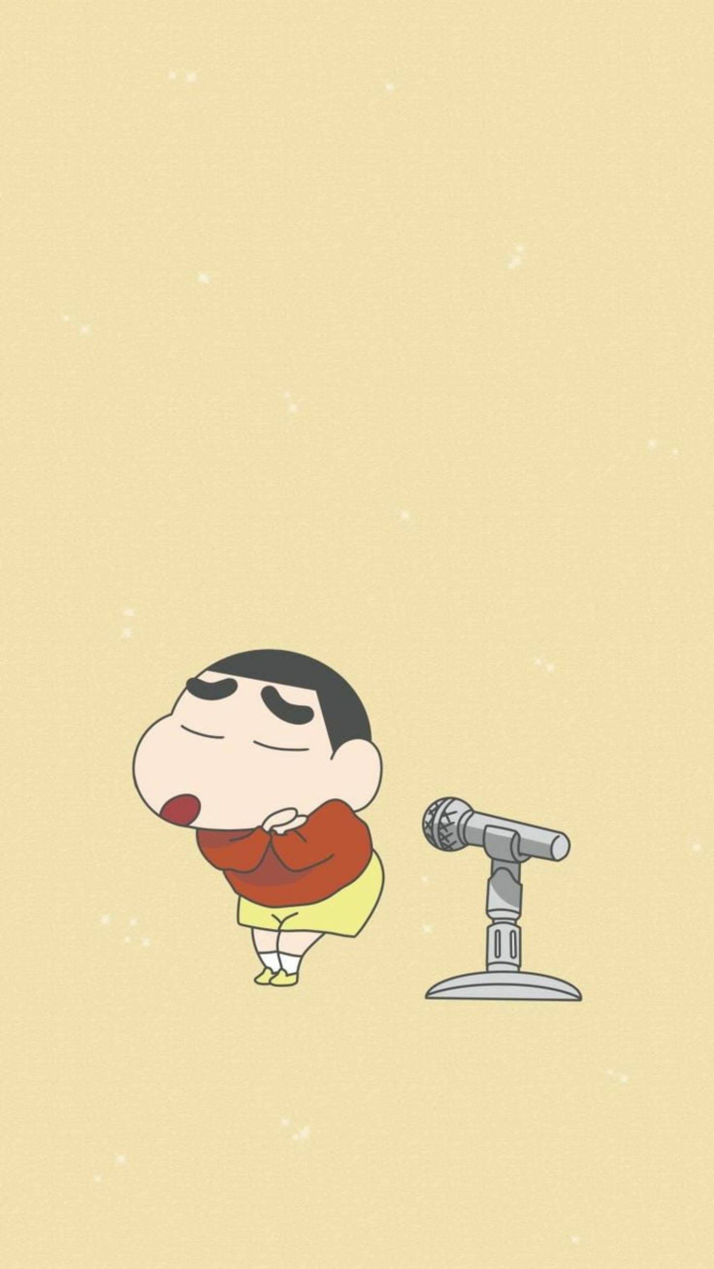 shinchan 桌布 壁紙 — 蠟筆小新閉著眼睛伸出舌頭，站在咪高峰旁邊，背景是米色斑點。