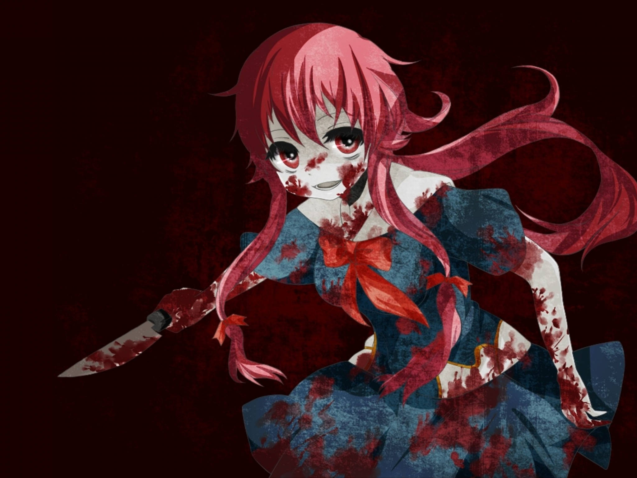血腥的由乃·阿斯卡 壁紙 — 一個紅髮紅裙、渾身是血的動漫女孩，在深紅色背景前拿著一把刀。