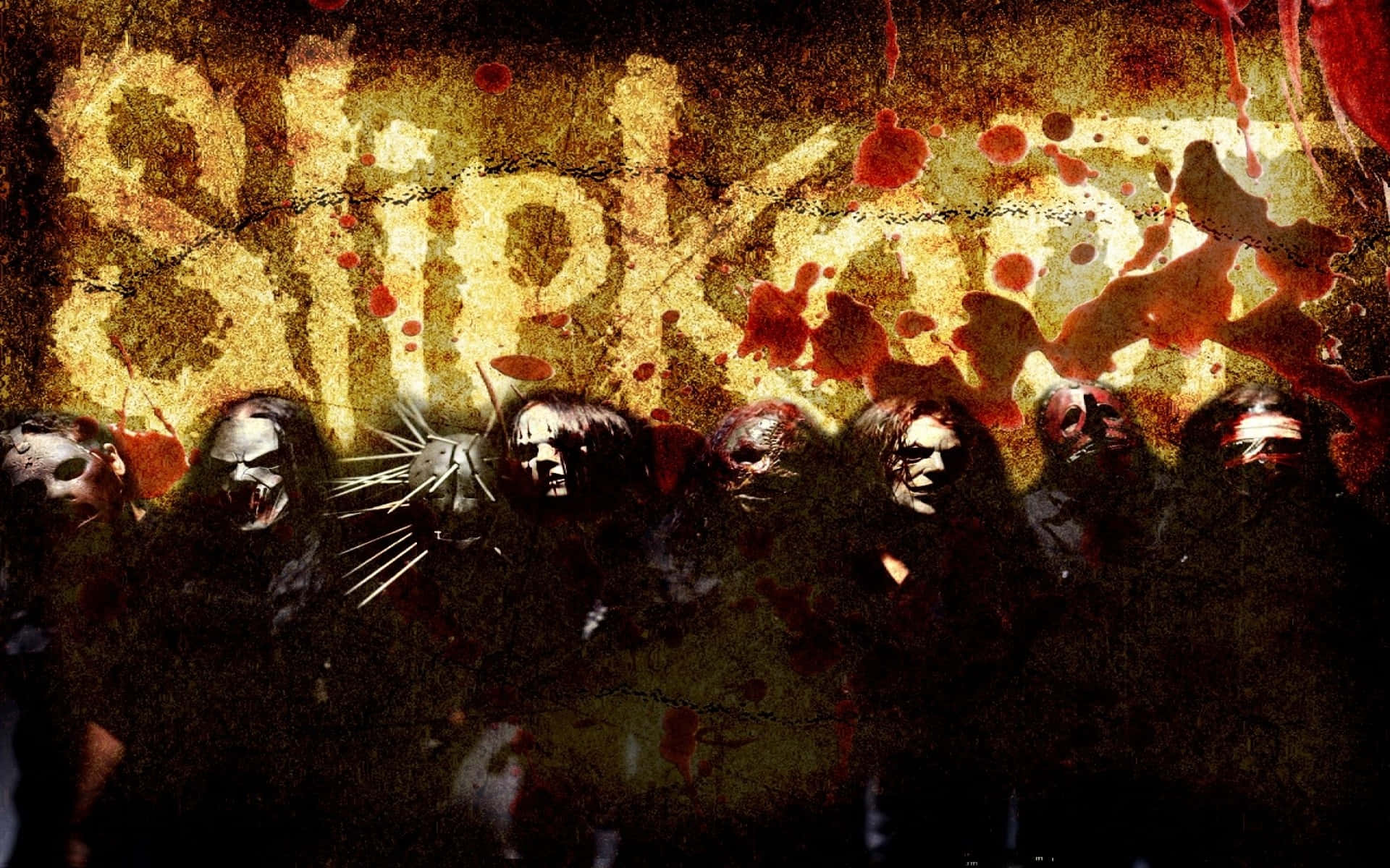 血跡飛濺的Slipknot樂隊桌面畫作 壁紙 — 一張恐怖樂隊海報，上面有戴面具的人物和血跡，背景粗糙有紋理。