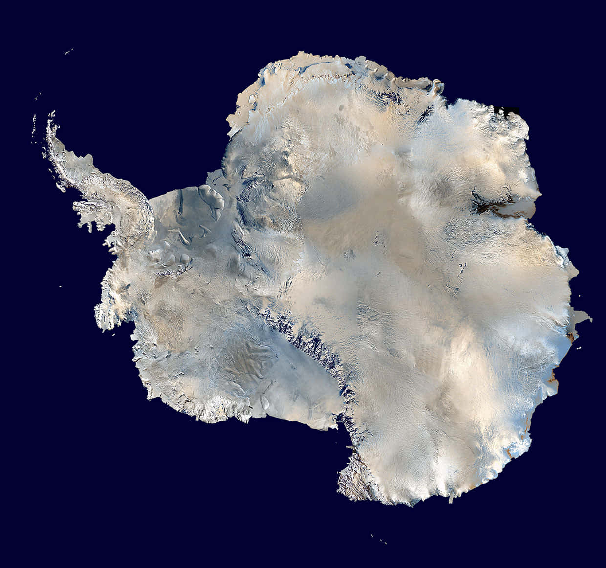 Antarctica 桌布 壁紙 — 衛星視角下的南極洲，被廣闊的白色冰層覆蓋，背景是深藍色的海洋。