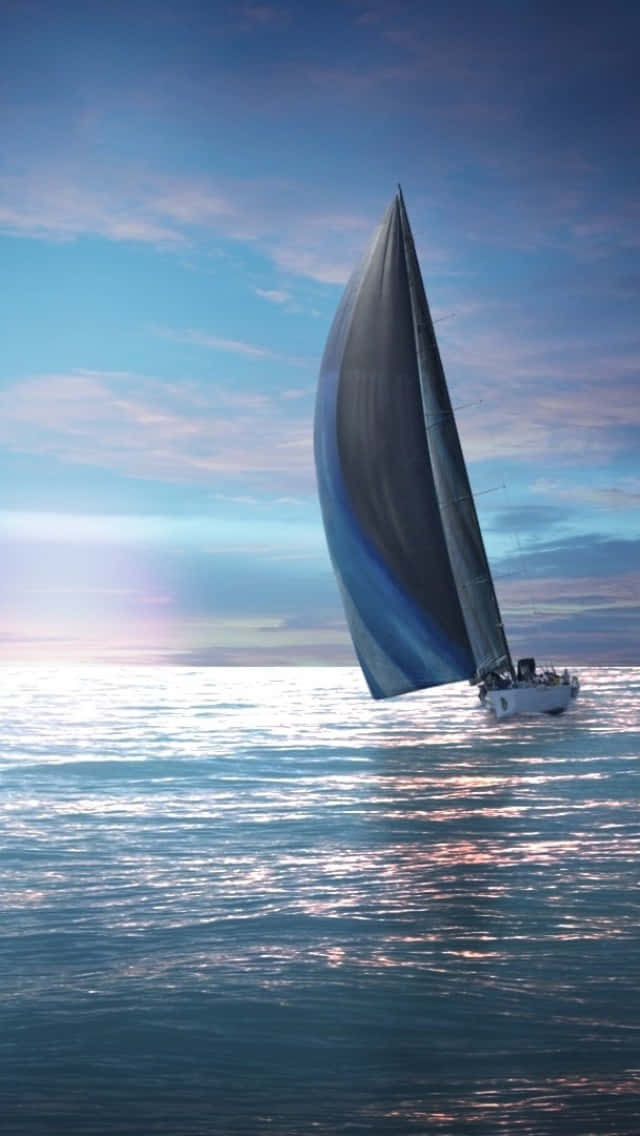 衝浪穿越海洋 壁紙 — 一艘時尚的帆船在平靜的海面上滑行，天空柔和，暮色中帶有粉彩雲朵。