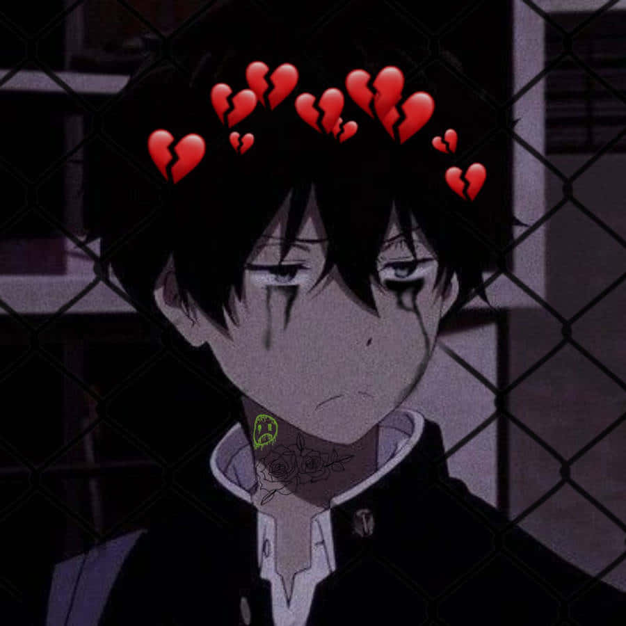 表情憂鬱的動漫男孩 壁紙 — 一個悲傷的動漫男孩，眼淚和破碎的心漂浮在他的頭頂，身後是鐵絲網圍欄。