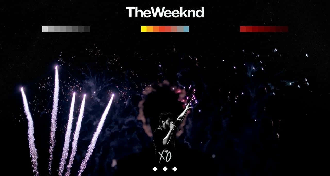 The Weeknd 桌布 壁紙 — 表演者在黑暗天空的襯托下形成剪影，周圍有充滿活力的紫色煙火爆炸。