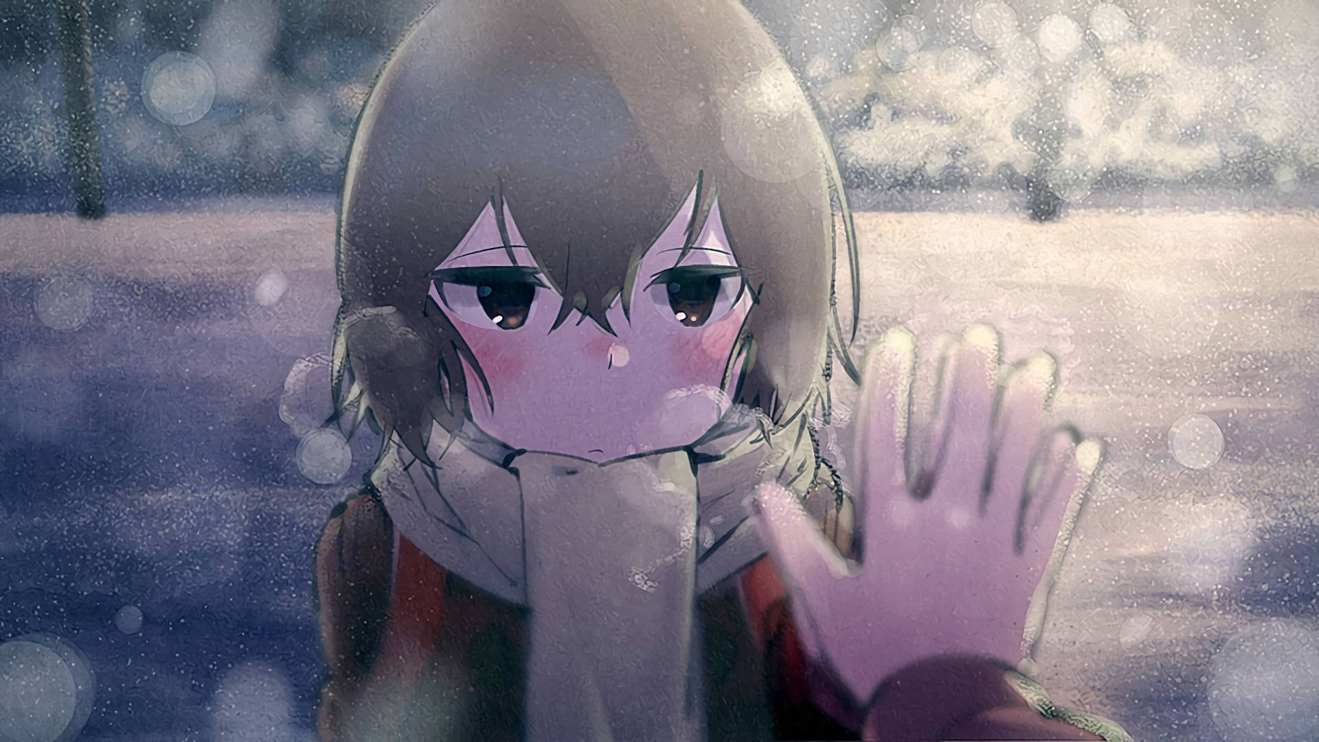 《被抹去的男孩》中的年輕Hinazuki Kayo 壁紙 — 一個憂鬱的動漫女孩，棕色頭髮，戴著手套的手按在積雪的窗戶上，窗外雪花飄落。