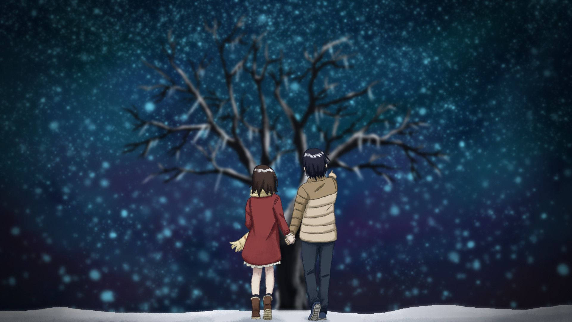《被抹去的男孩》暗夜樹木 壁紙 — 兩個動漫角色喺鋪滿雪嘅樹下，喺星光閃爍嘅冬夜天空下手拖手。