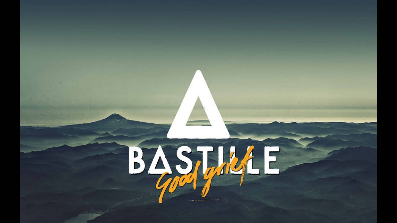 Bastille《Good Grief》 壁紙 — 被霧氣籠罩的山脈，上面覆蓋著一個白色三角形和樂隊名稱。