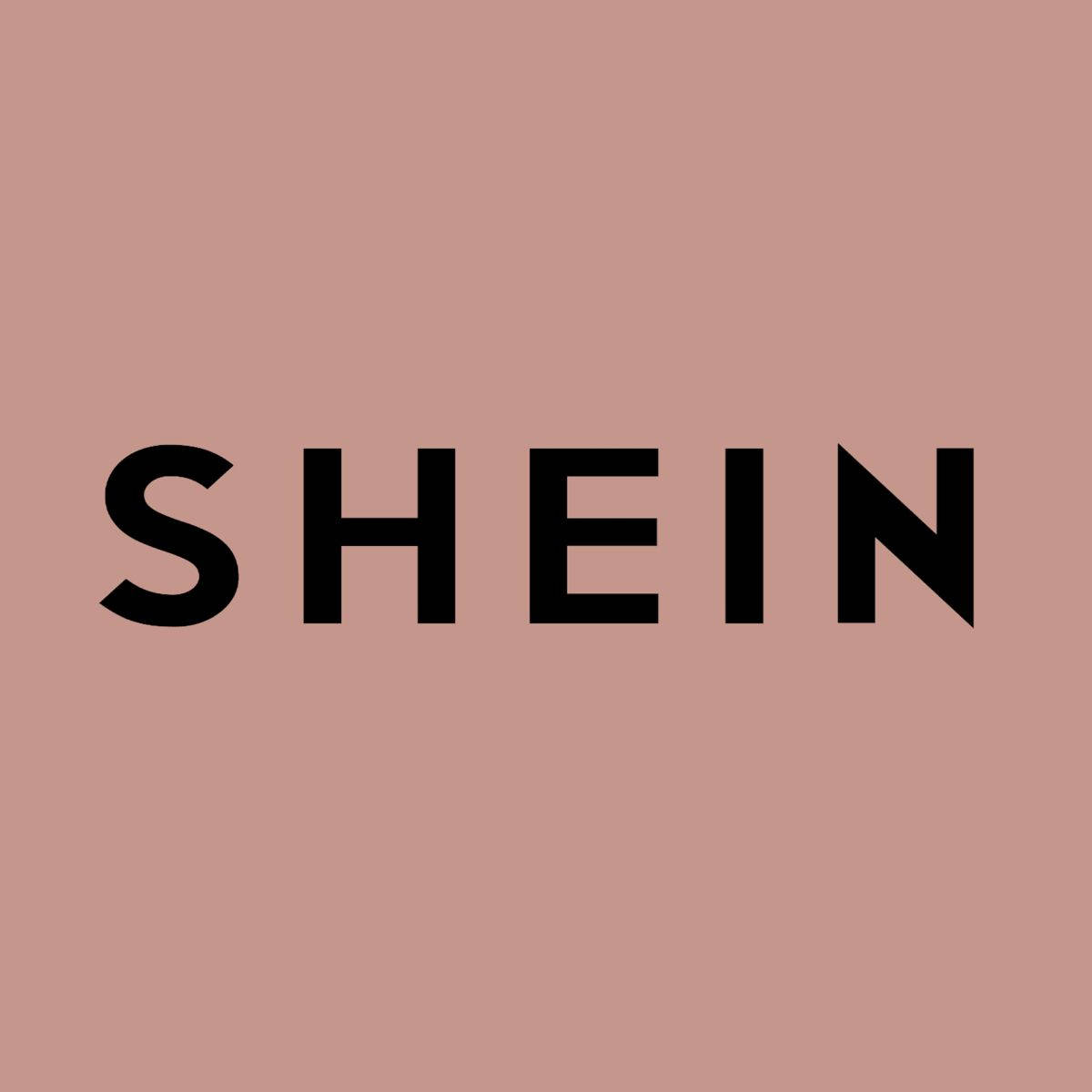 粉紅色背景上黑色文字的SHEIN品牌標誌。