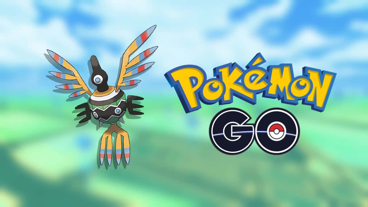 一隻卡通鳥類寶可夢飛翔在 Pokémon GO 標誌旁邊。