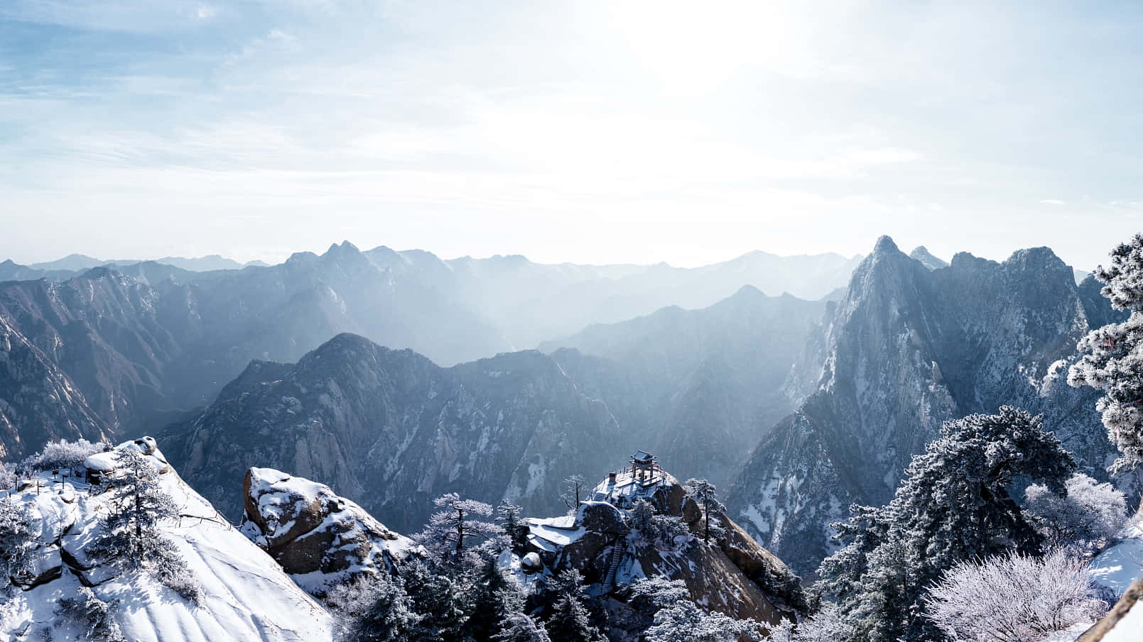 覆蓋白雪的山脈 壁紙