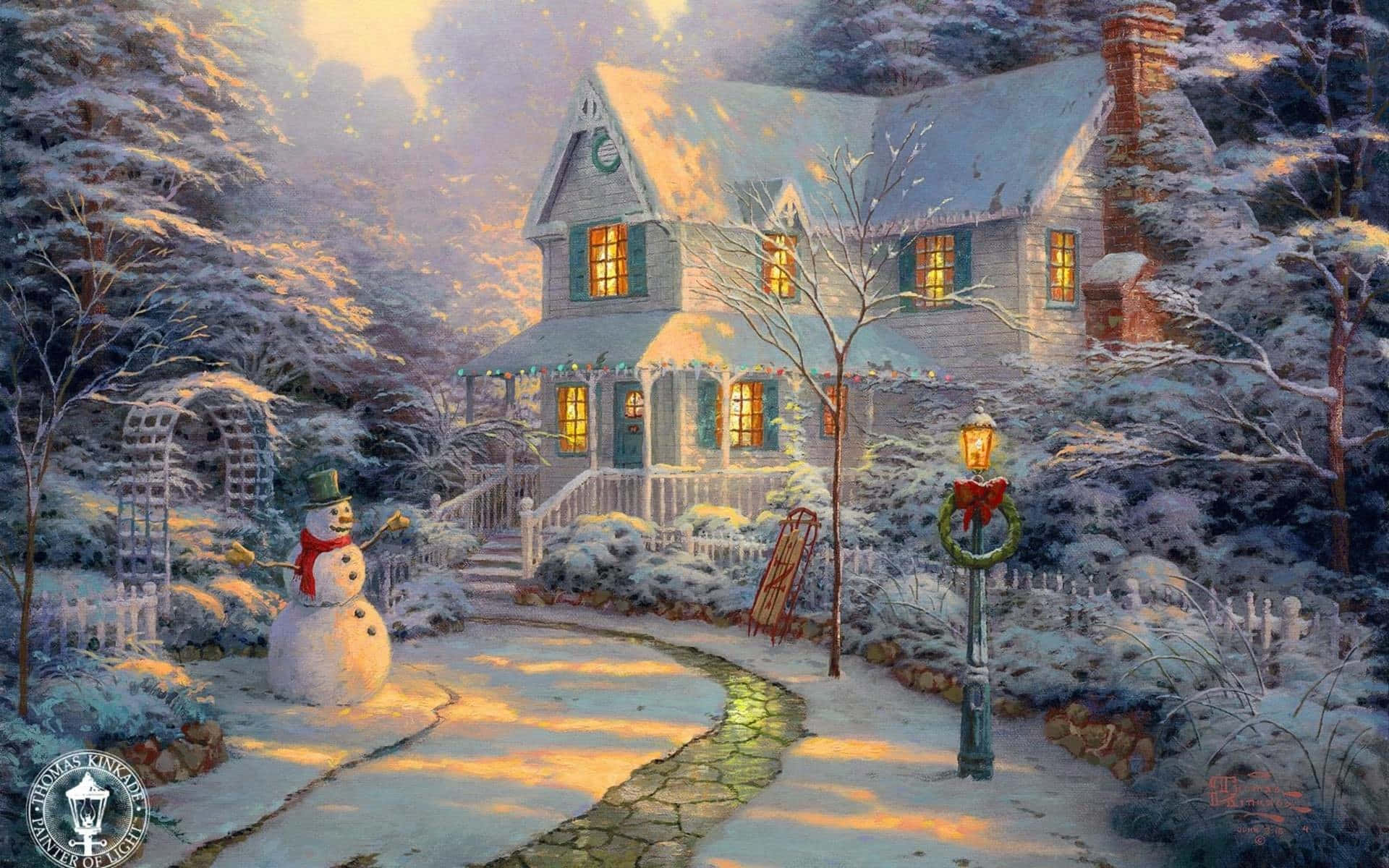 舒適的雪覆蓋小屋，溫暖燈光和雪人，冬日黃昏。