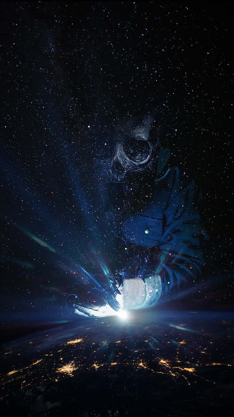 解開宇宙的奧秘 壁紙 — 一名孤獨的太空人在夜晚漂浮在地球上空，在星空背景下焊接一條發光的接縫。