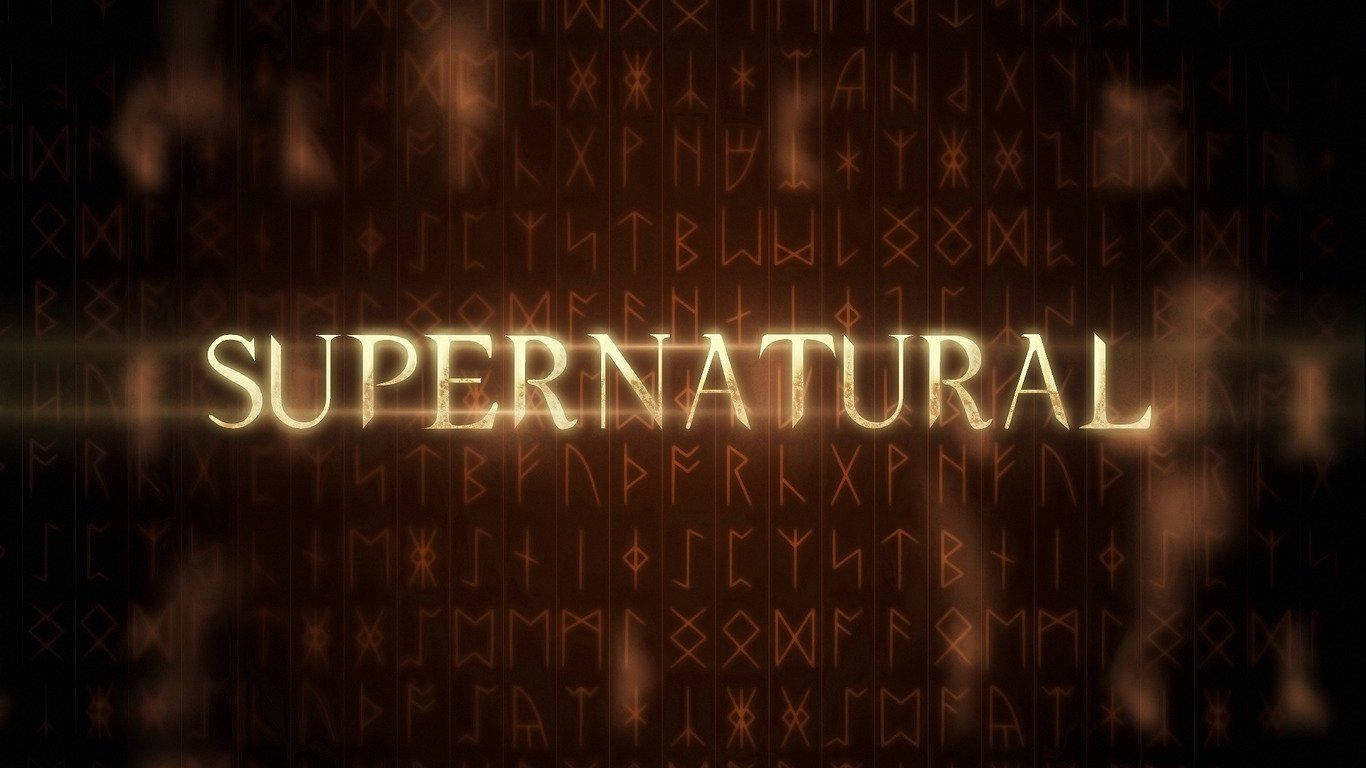 黑暗背景上帶有古老符號嘅發光 supernatural 文字