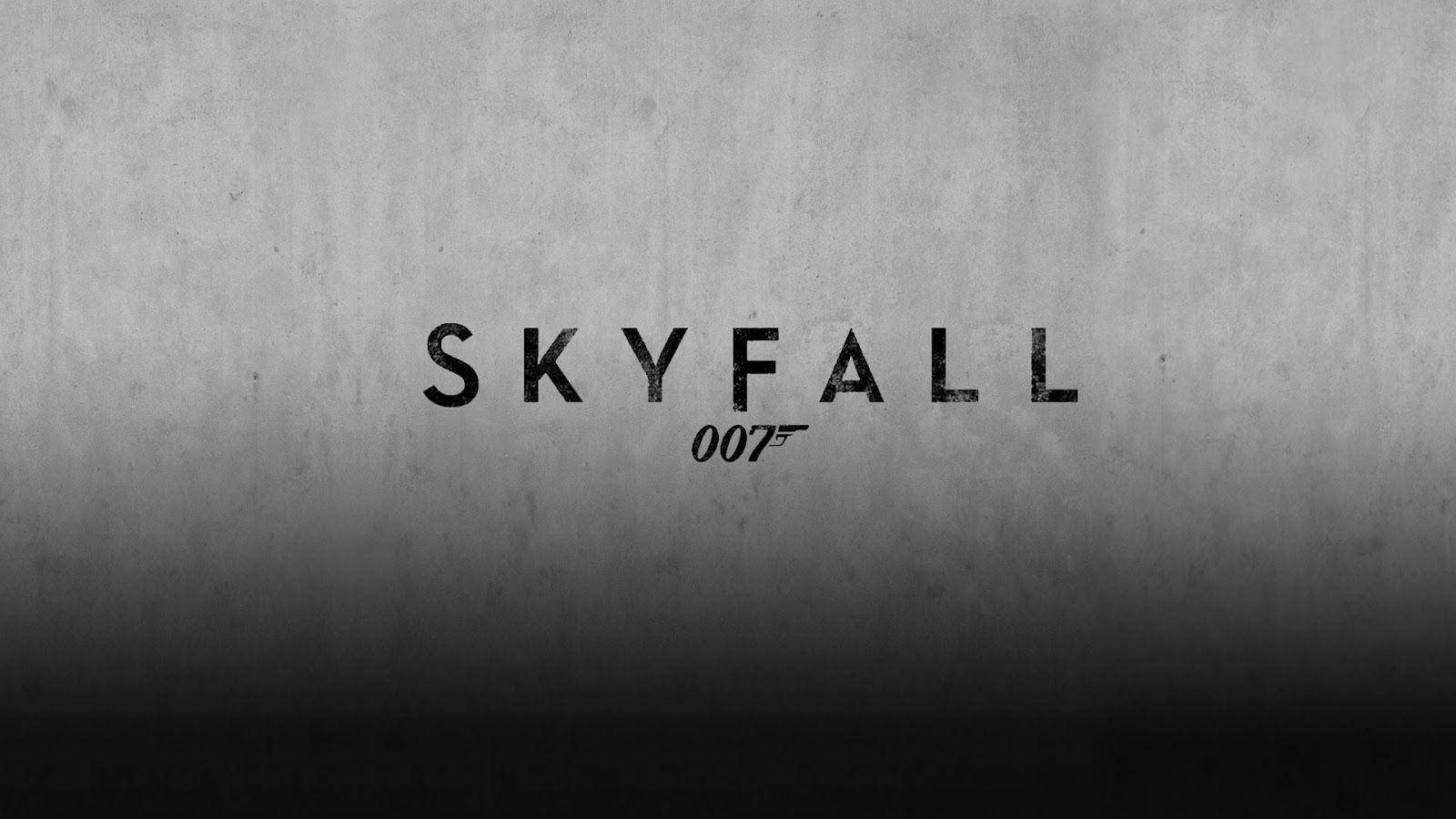 詹姆斯邦德《天幕闊》灰調海報 壁紙 — 標題「SKYFALL」和「007」標誌以粗體黑色字體印在紋理灰色混凝土牆上，底部漸變為黑色。