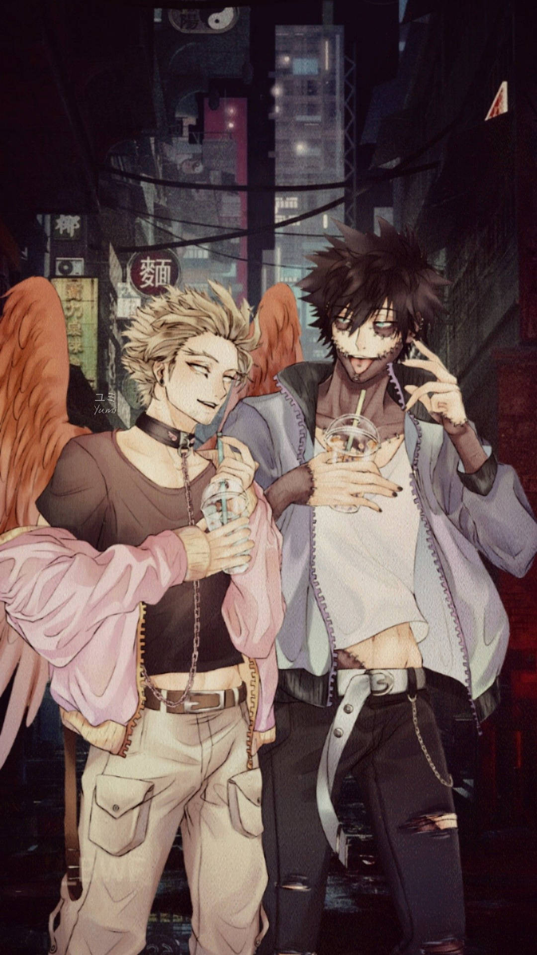 兩個有翼嘅動漫男孩喺夜晚霓虹燈城市小巷中飲嘢。