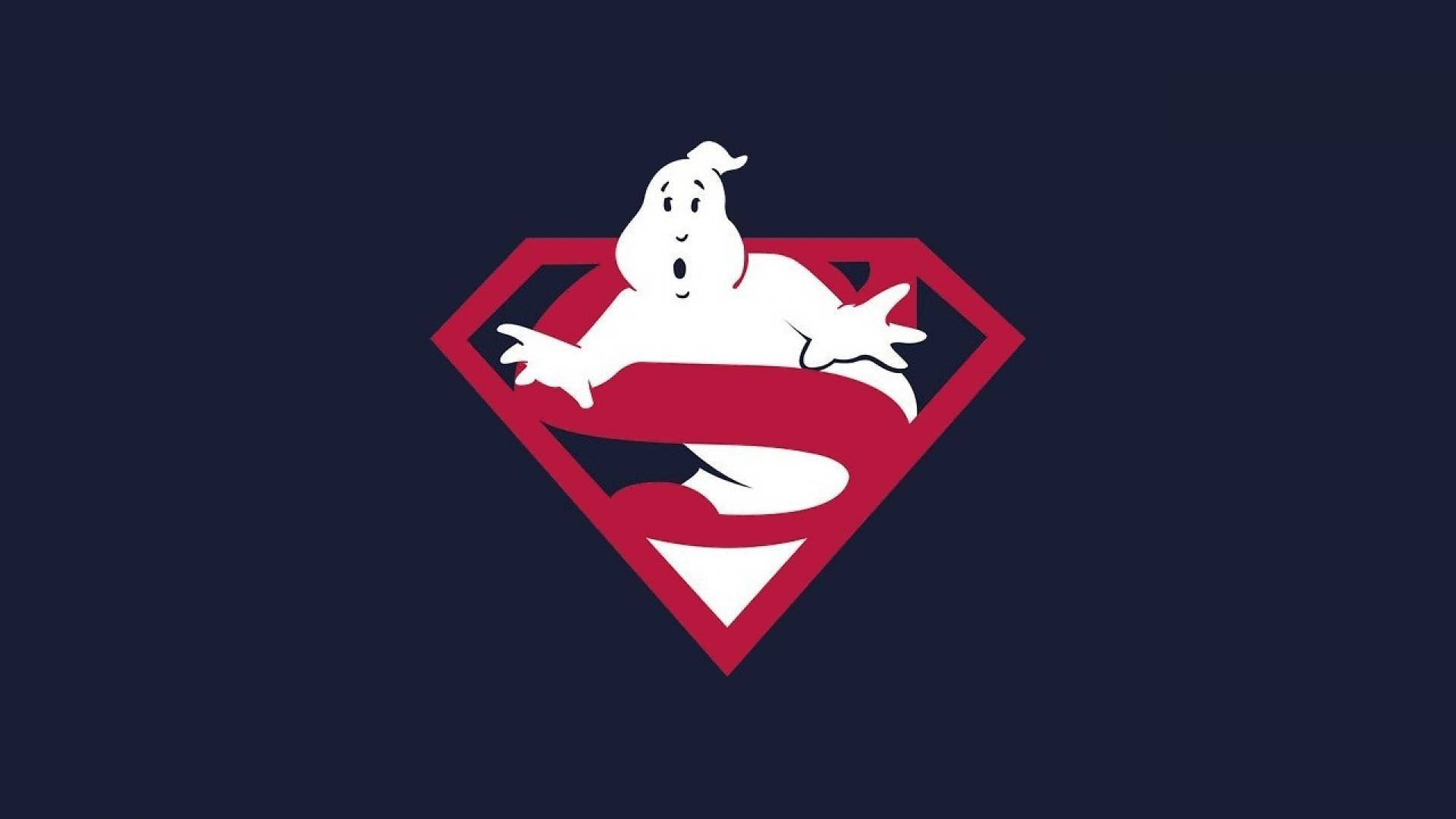 Ghostbusters 標誌與超人符號結合，背景為深藍色。
