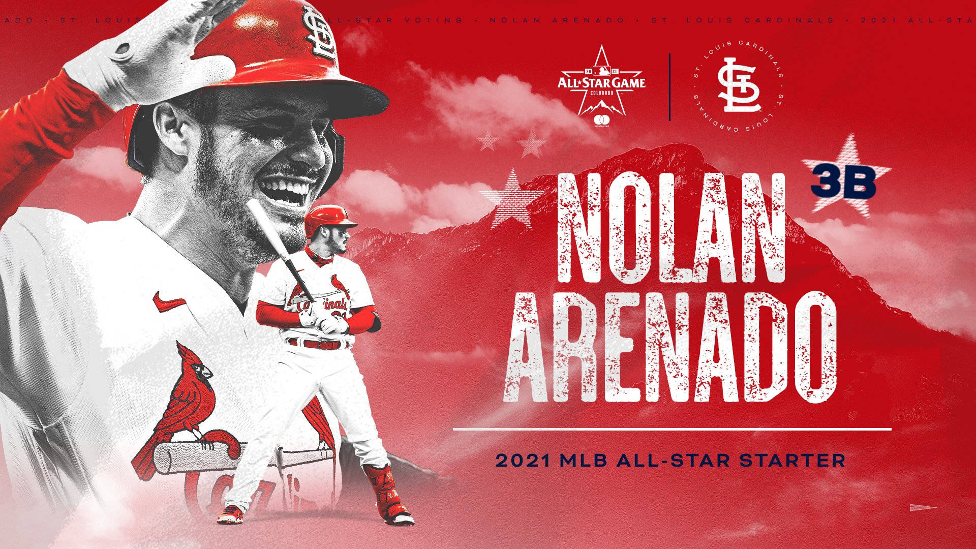 棒球選手 Nolan Arenado 穿著 Cardinals 球衣微笑敬禮。