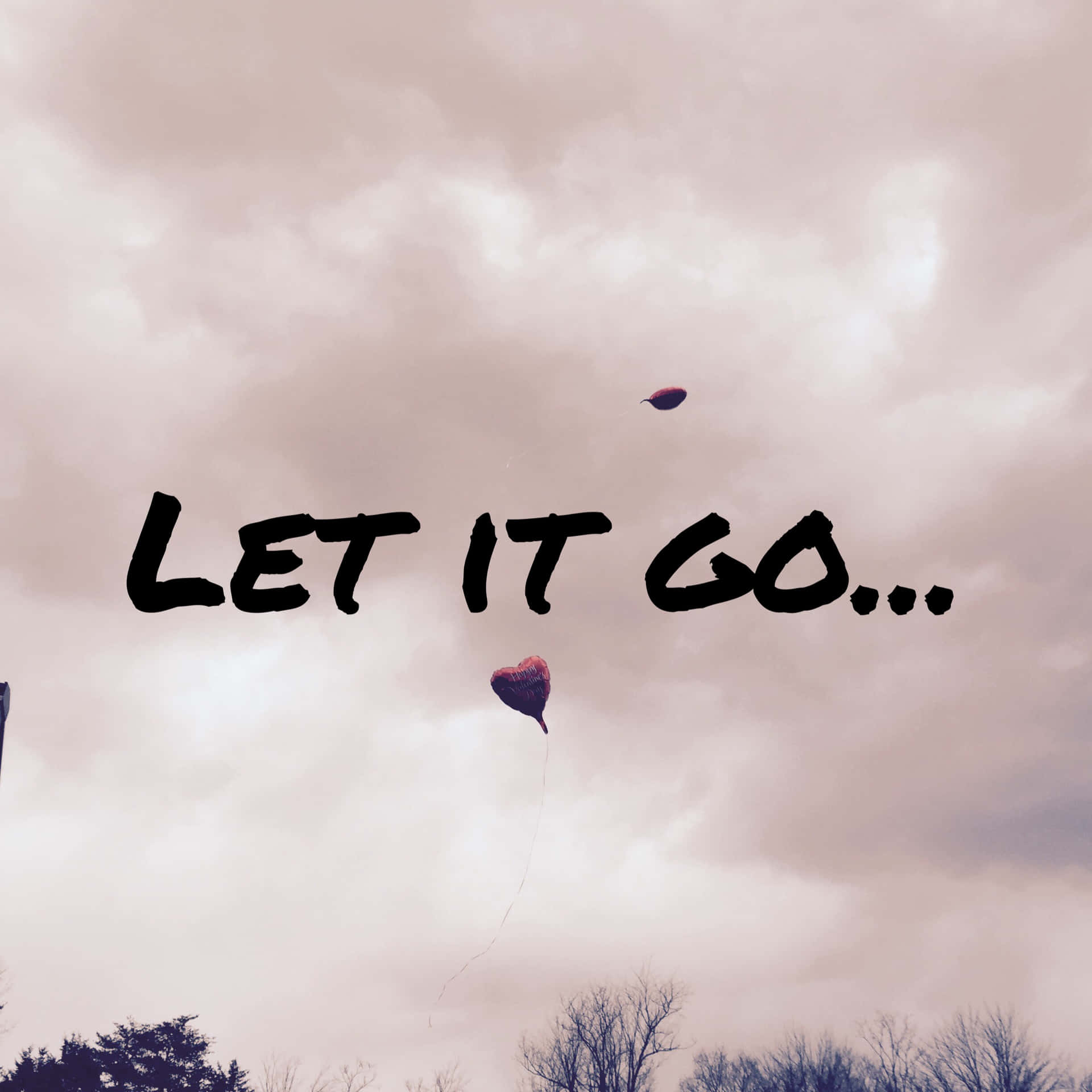 兩個心形風箏在粉紅色多雲天空中飛翔，帶有文字 let it go