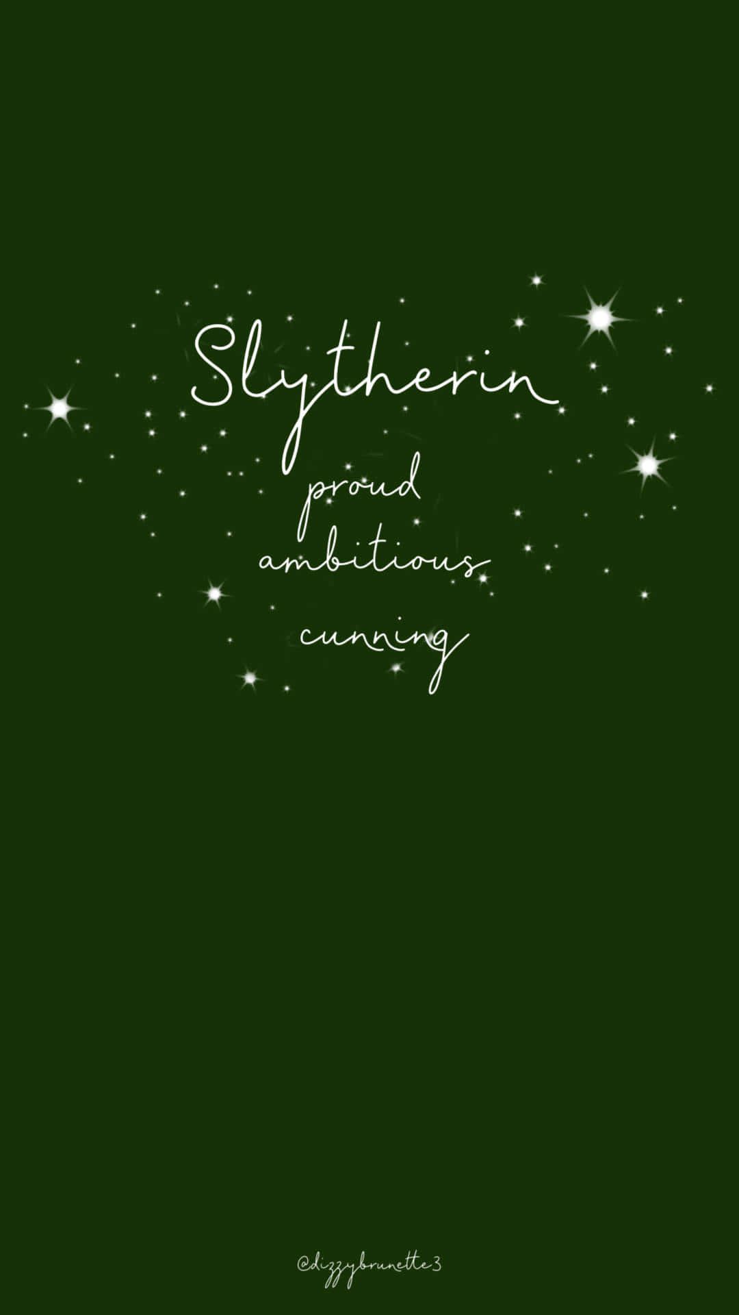 深綠色背景上白色草書寫的 Slytherin 學院特質，帶有星星閃爍。