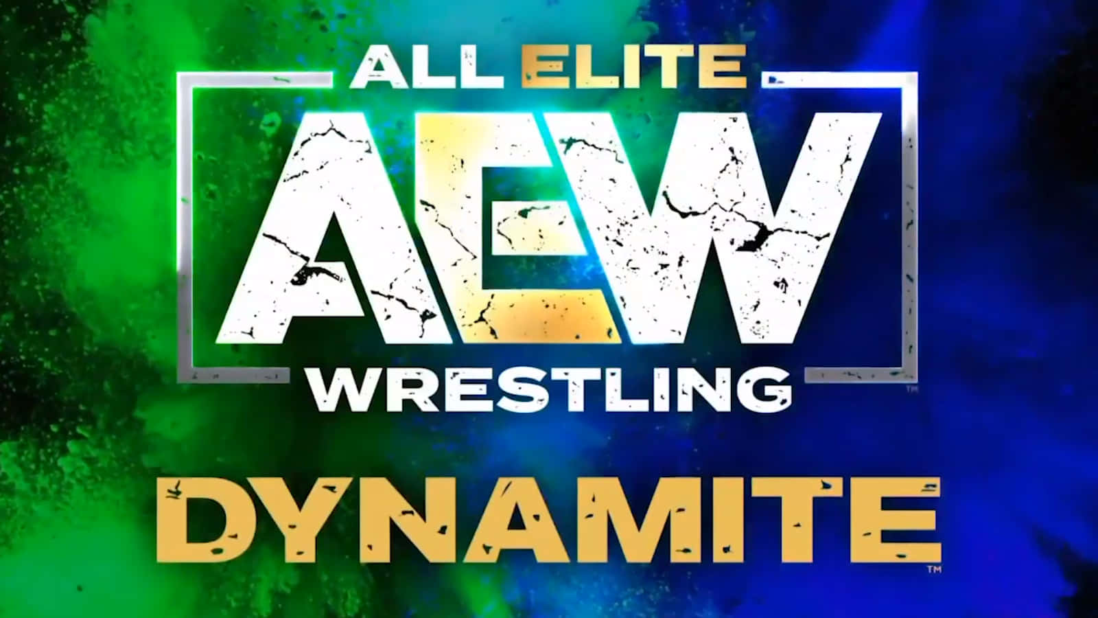 讓摔角再次偉大！ 壁紙 — 大膽的 AEW Dynamite 標誌，帶有裂紋的白色和金色字體，背景是充滿活力的綠色和藍色爆炸效果。