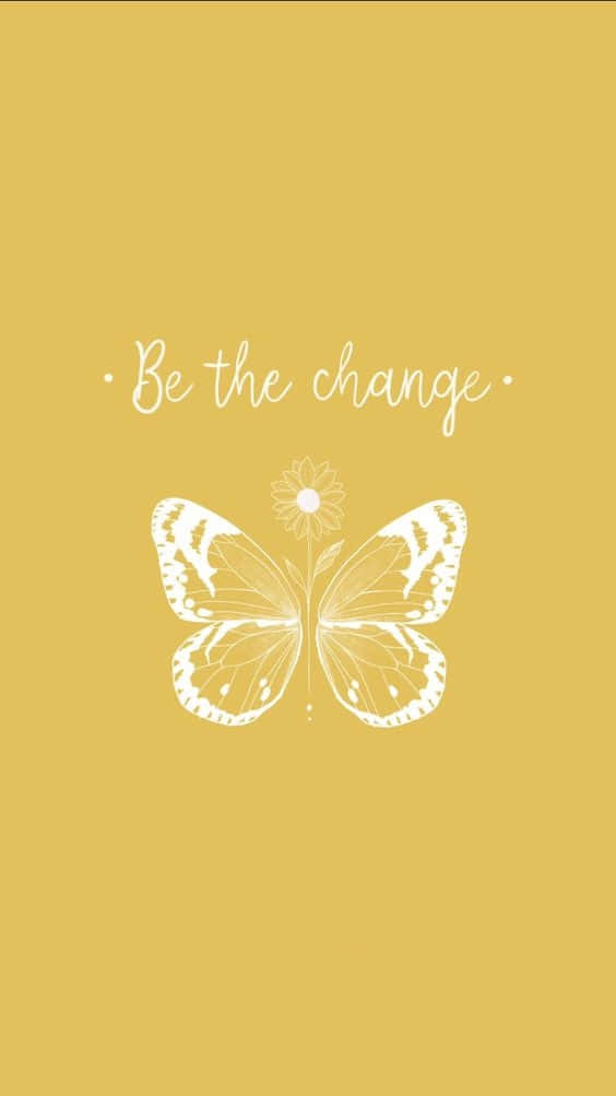 白色蝴蝶和雛菊，帶有「Be the change」文字，背景為芥末黃色。