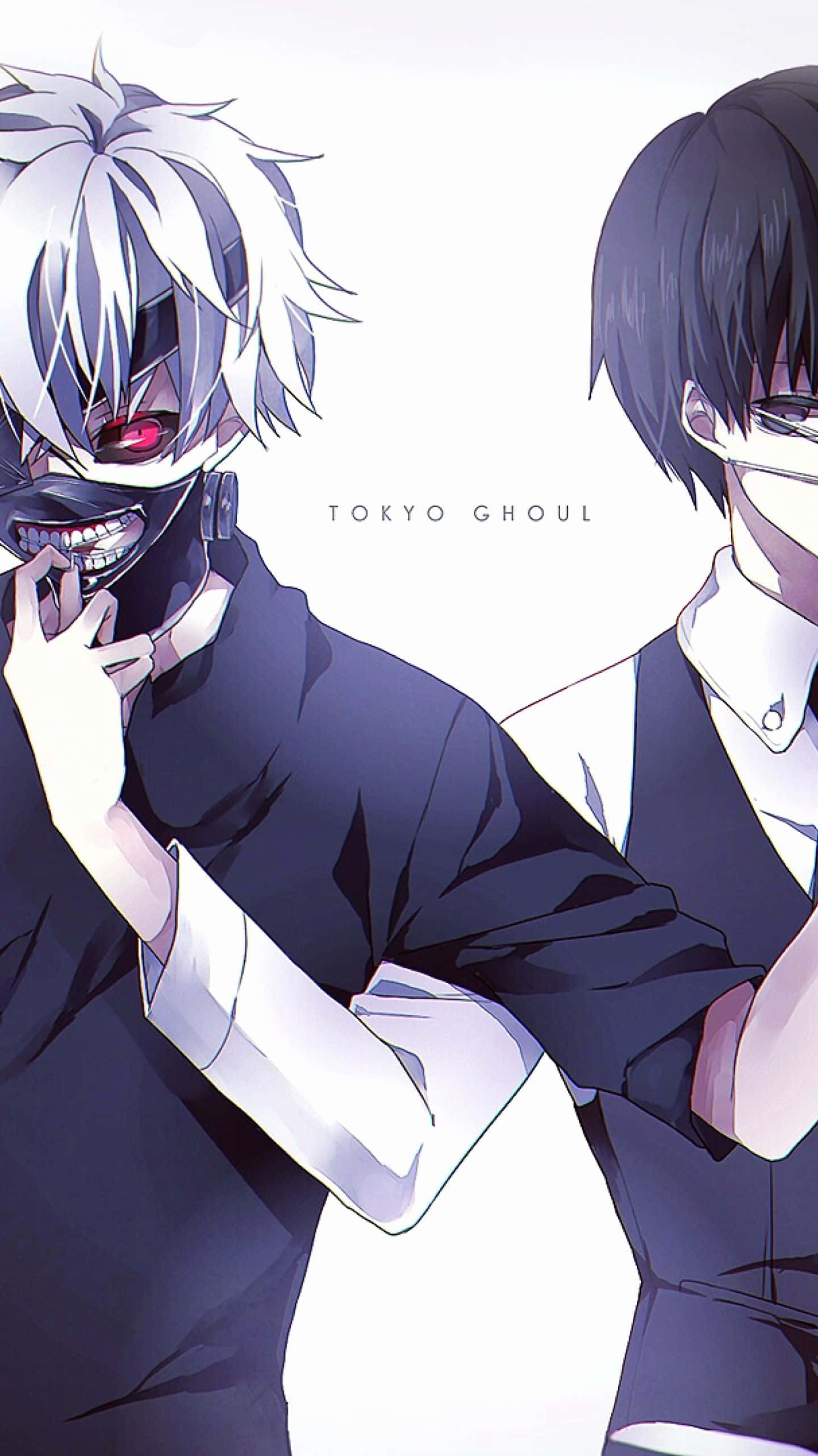 讓這位可愛動漫男孩為你帶來好心情 壁紙 — 兩個來自《東京喰種》的動漫角色，一個白髮紅眼，另一個黑髮戴面具，站在純白背景前。