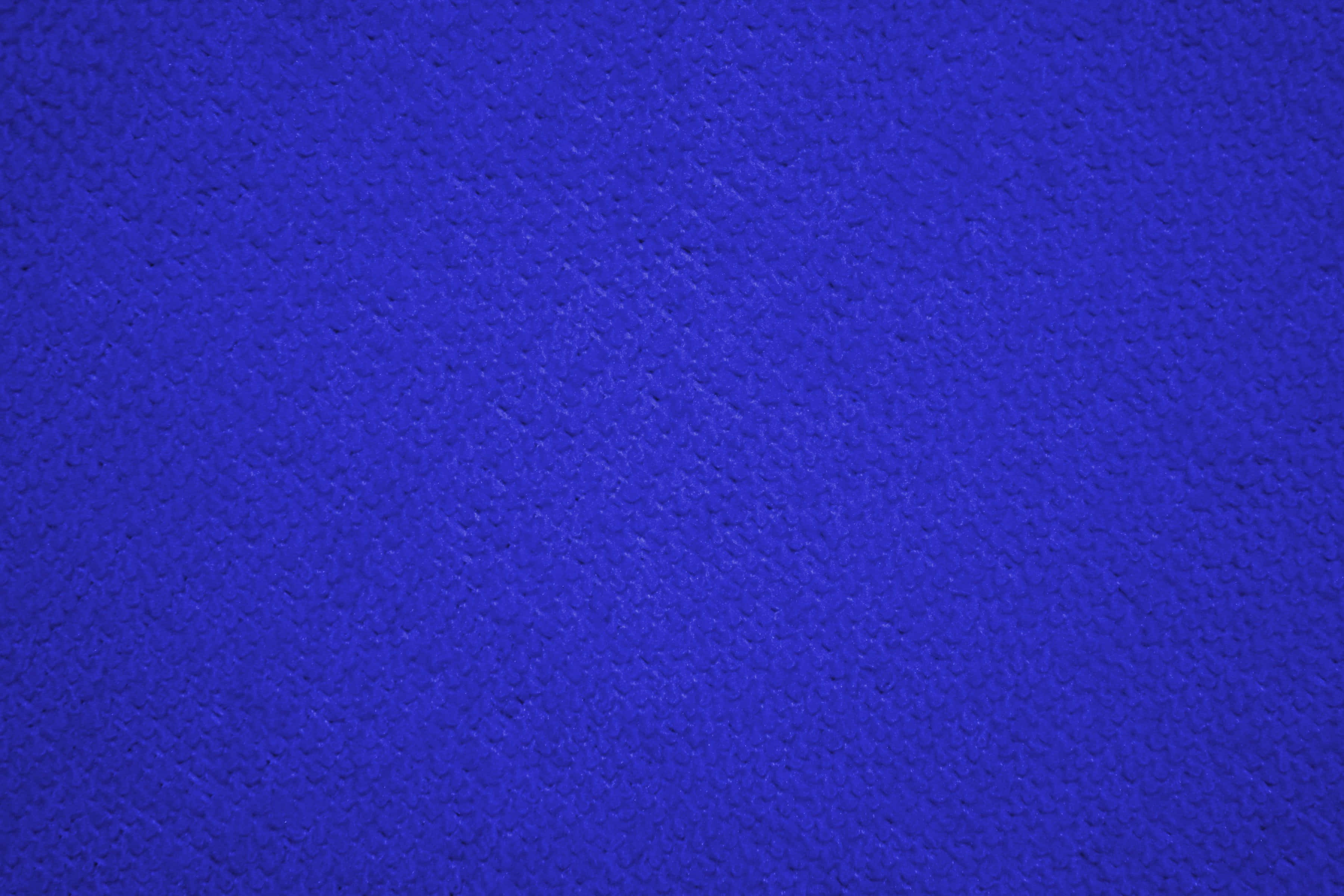Cobalt Blue 桌布 壁紙 — 豐富的皇家藍色紋理表面，帶有細微的顆粒感和深度，非常適合現代設計背景。