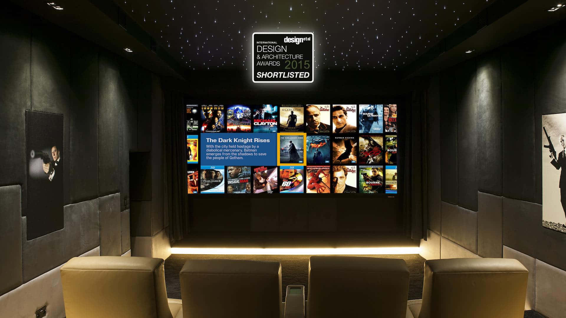 Home Cinema 桌布 壁紙 — 豪華家庭影院，配有星空天花板和大屏幕顯示電影海報。